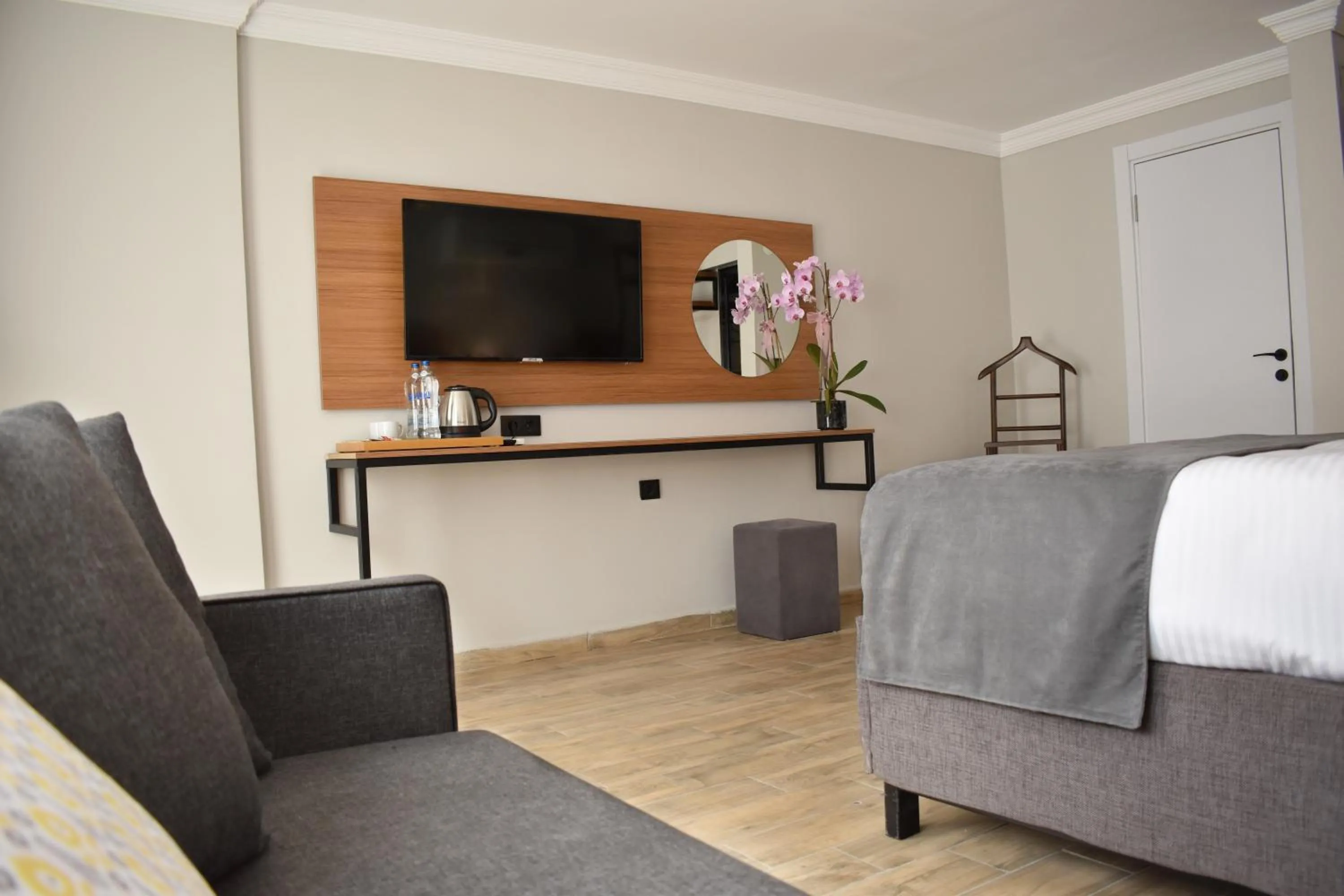 Photo of the whole room, Bed in Vera Taksim Hotel