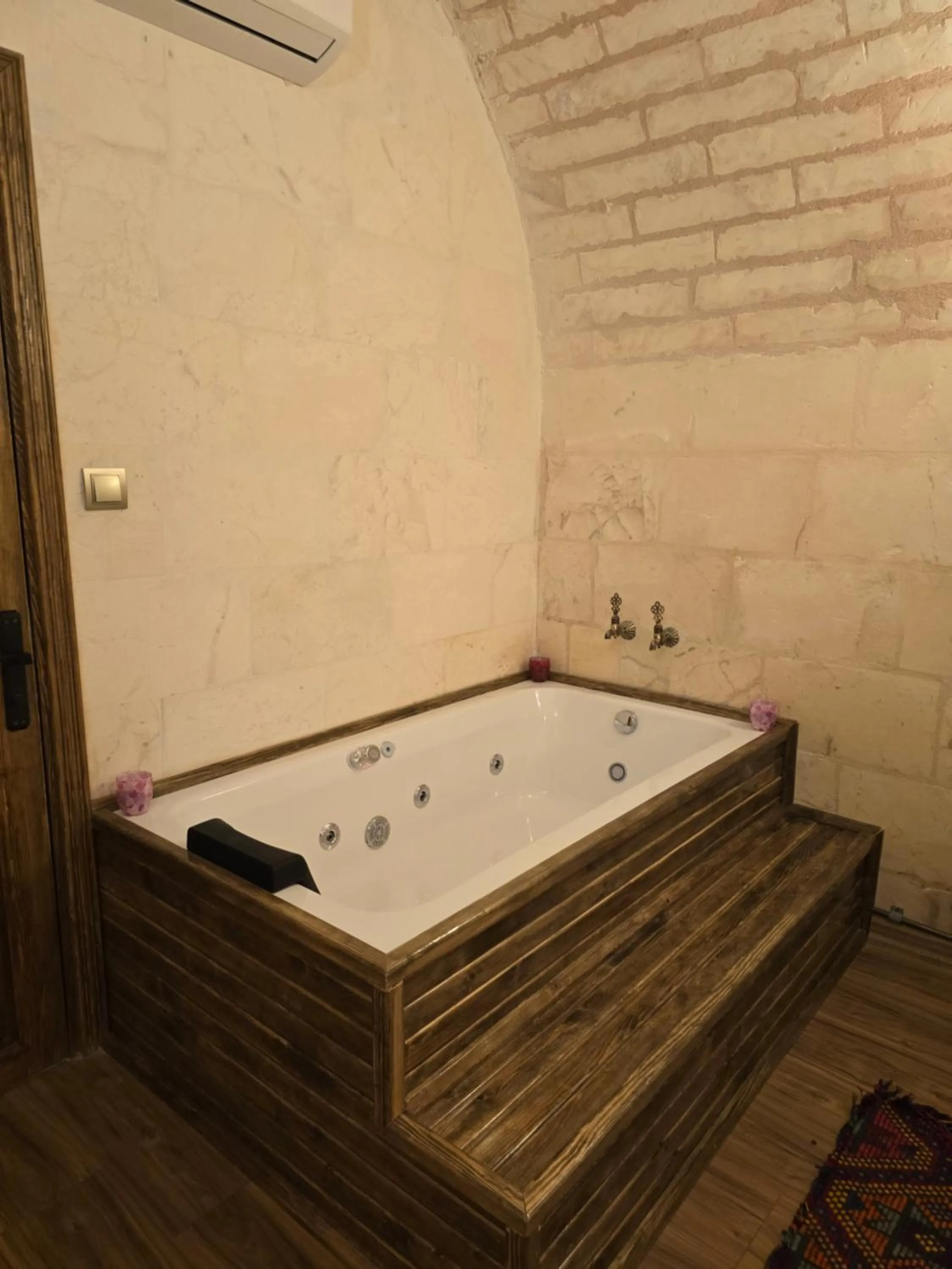 Hot Tub in ABGAR Otel