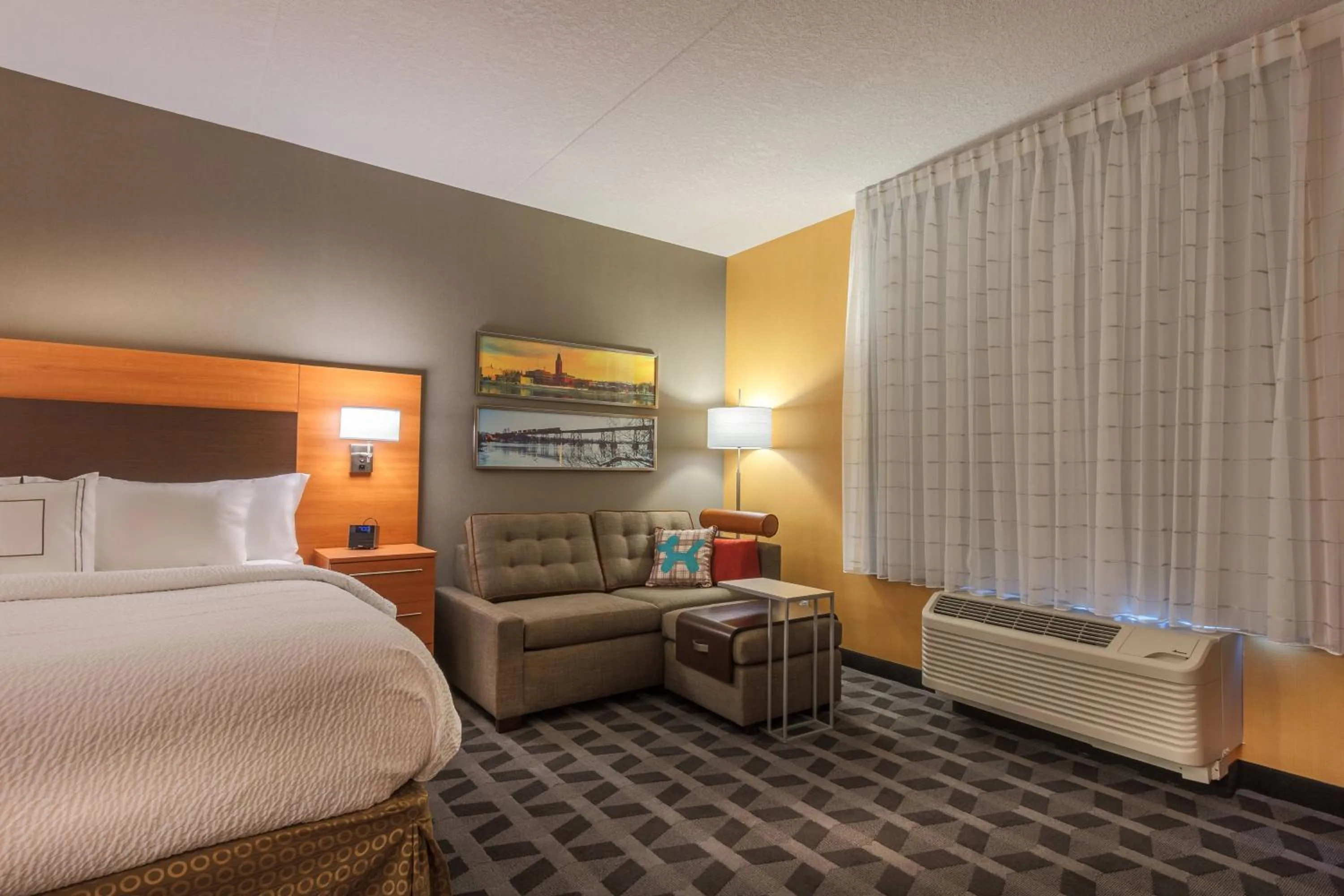 Living room, Bed in TownePlace Suites by Marriott Belleville