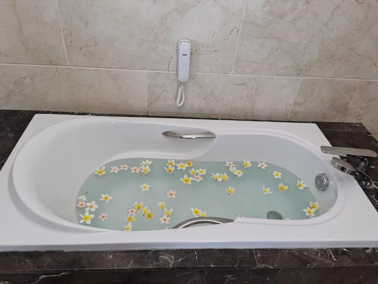 Bath in Aaron Hotel Bath in Aaron Hotel