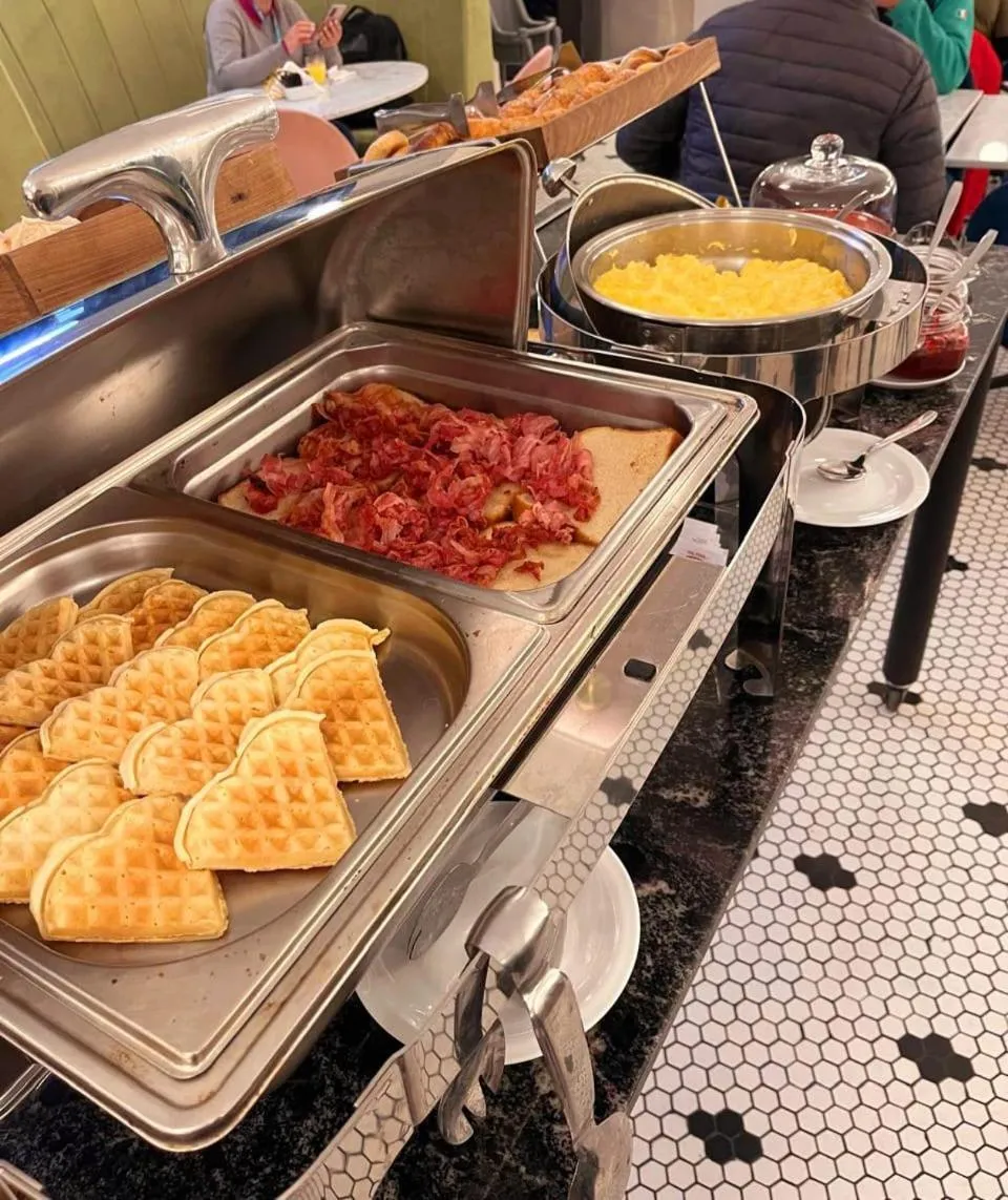 Buffet breakfast in ibis Pilar