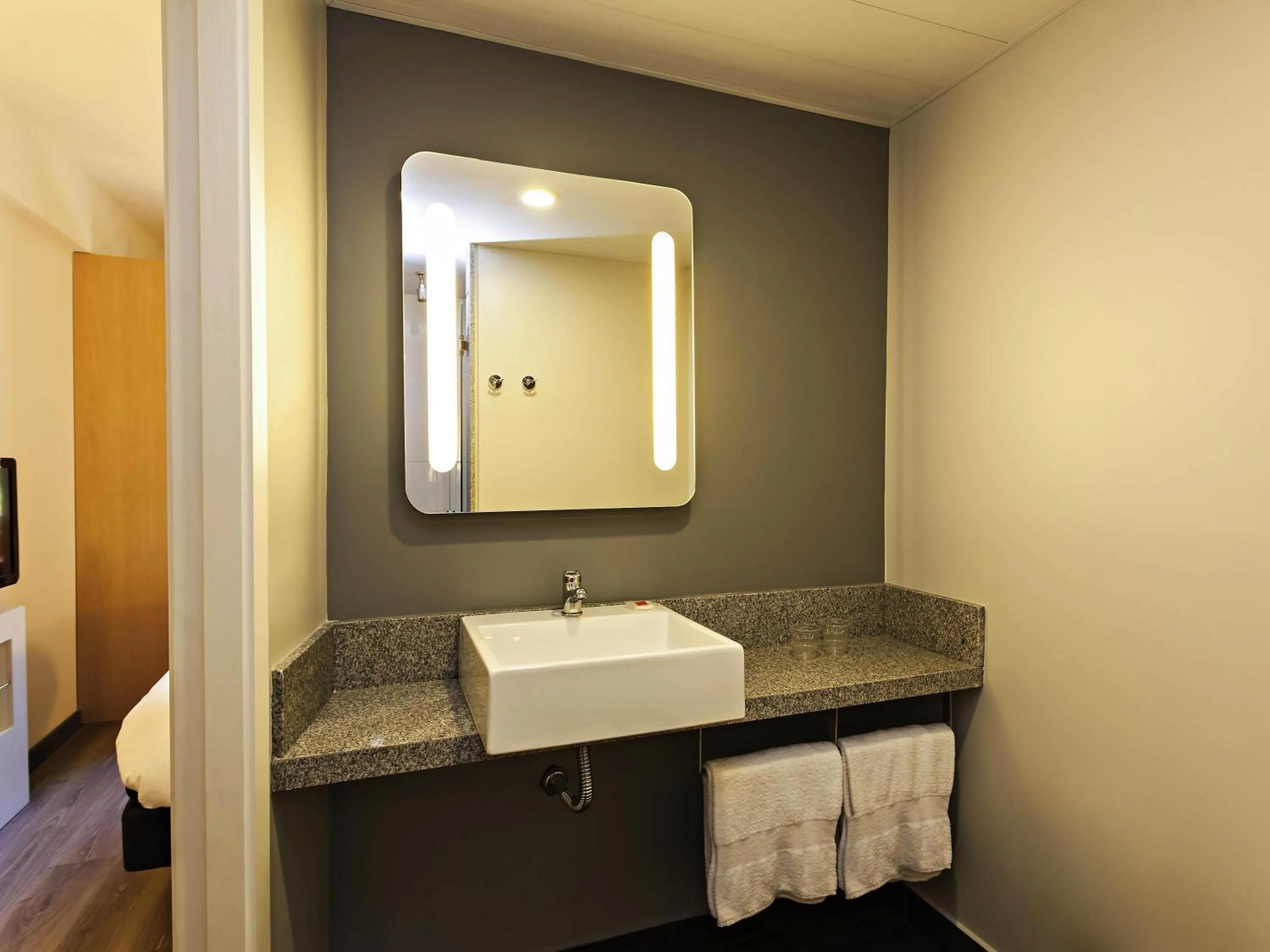 Bedroom in ibis Pilar