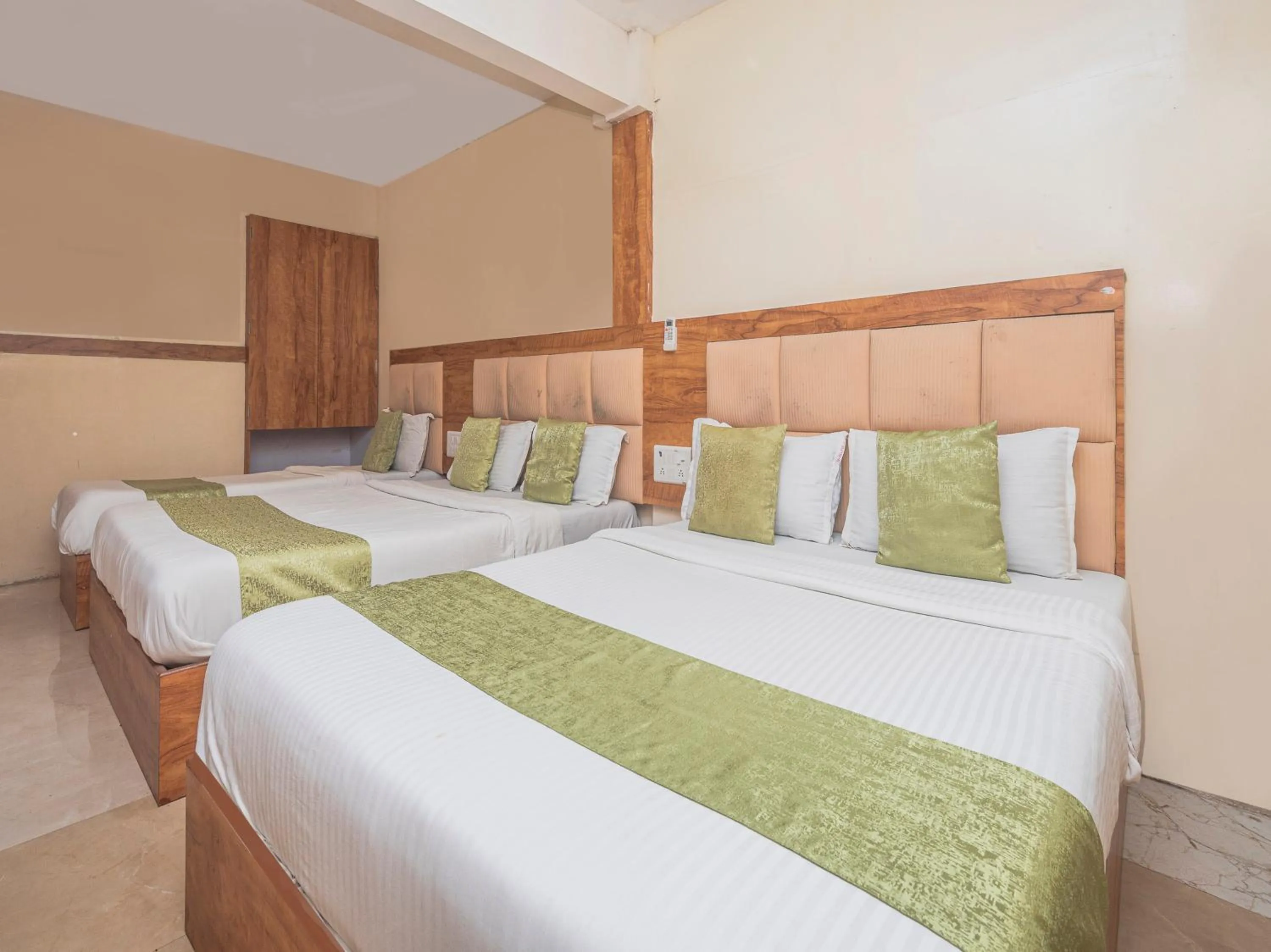 Bed in Hotel Al Madina palace