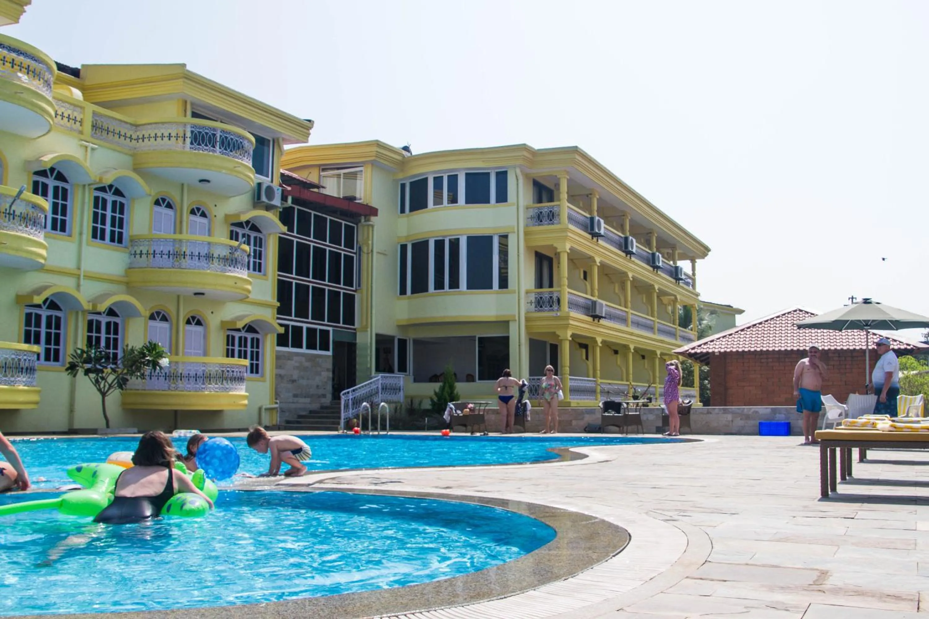 Swimming pool in Praia Da Oura - Boutique Resort