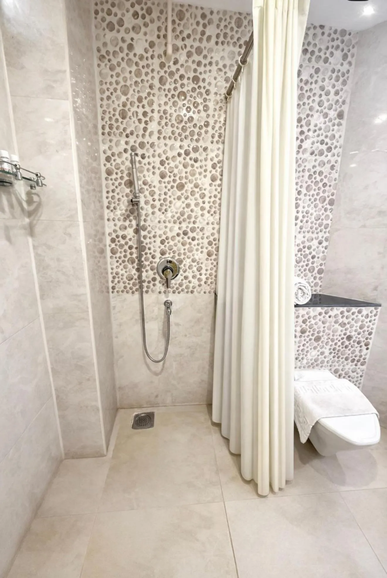 Bathroom in Praia Da Oura Boutique Resort ,Goa