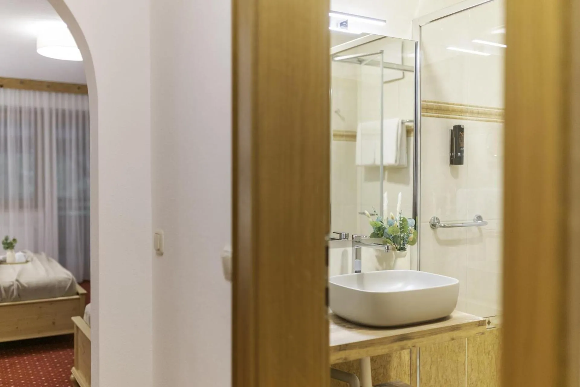 Bathroom, Bed in Hotel ZUM STERNENHOF