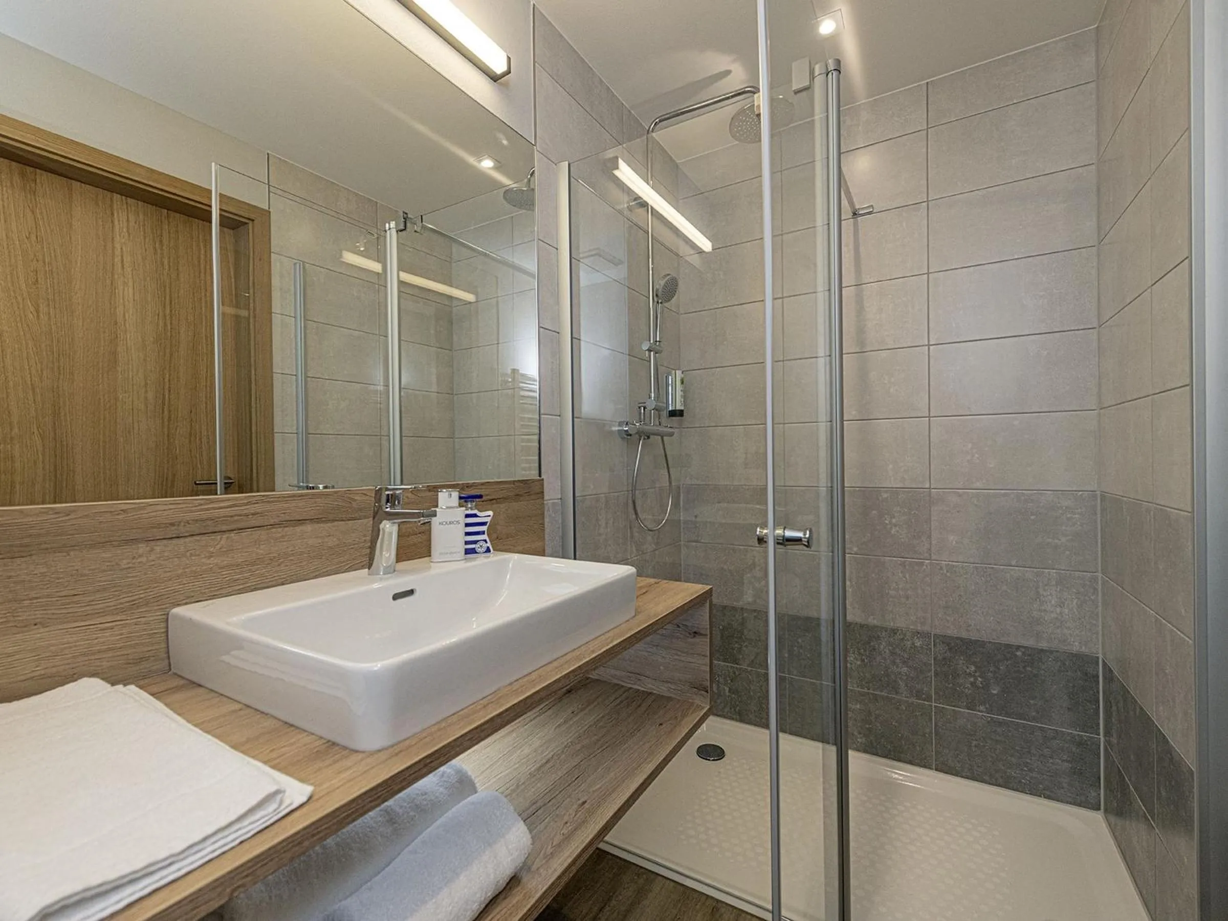 Bathroom in Adoro Aparthotel