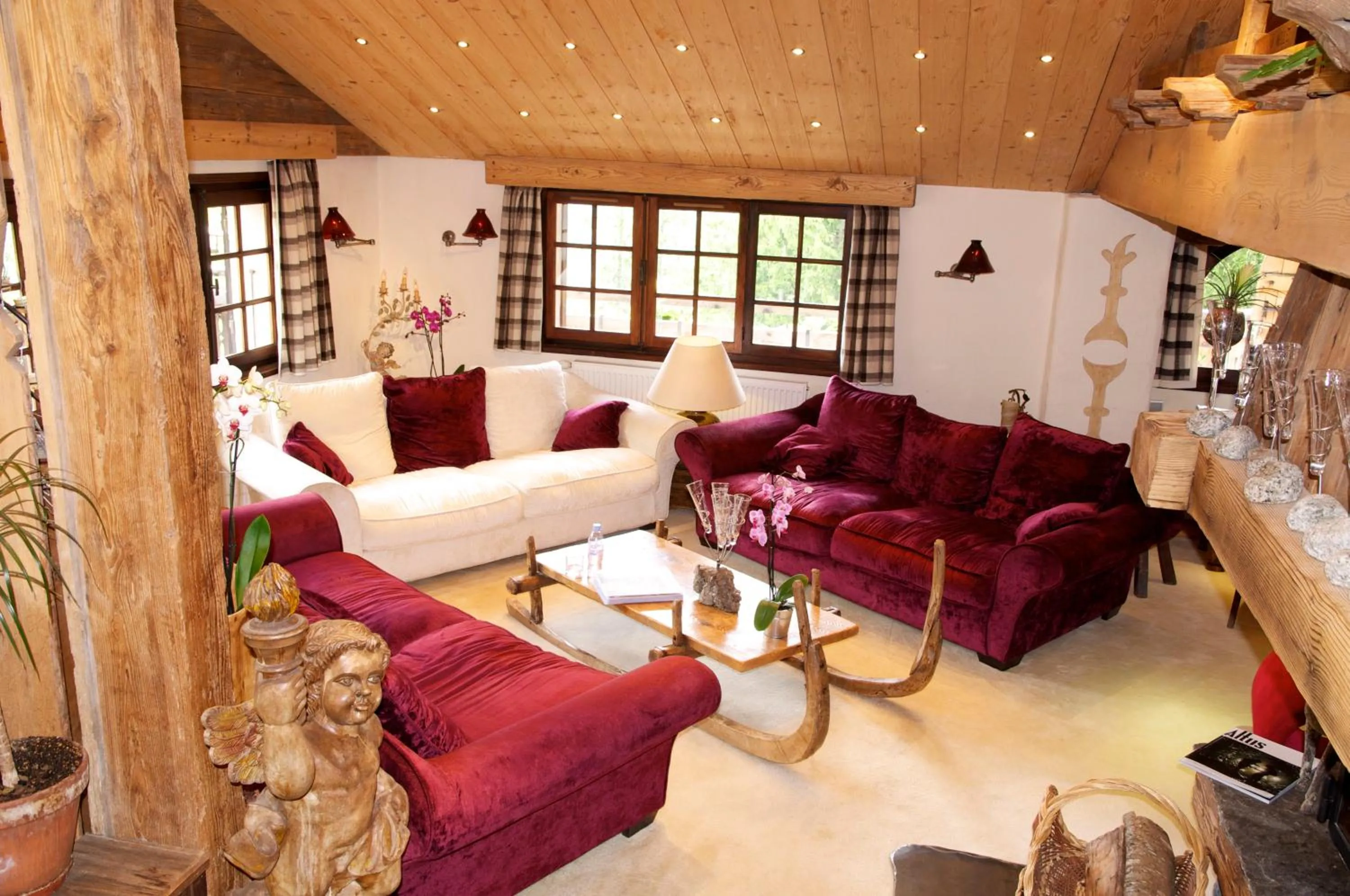 Property building in Hôtel Les Chalets de Philippe avec Jacuzzis Privatifs