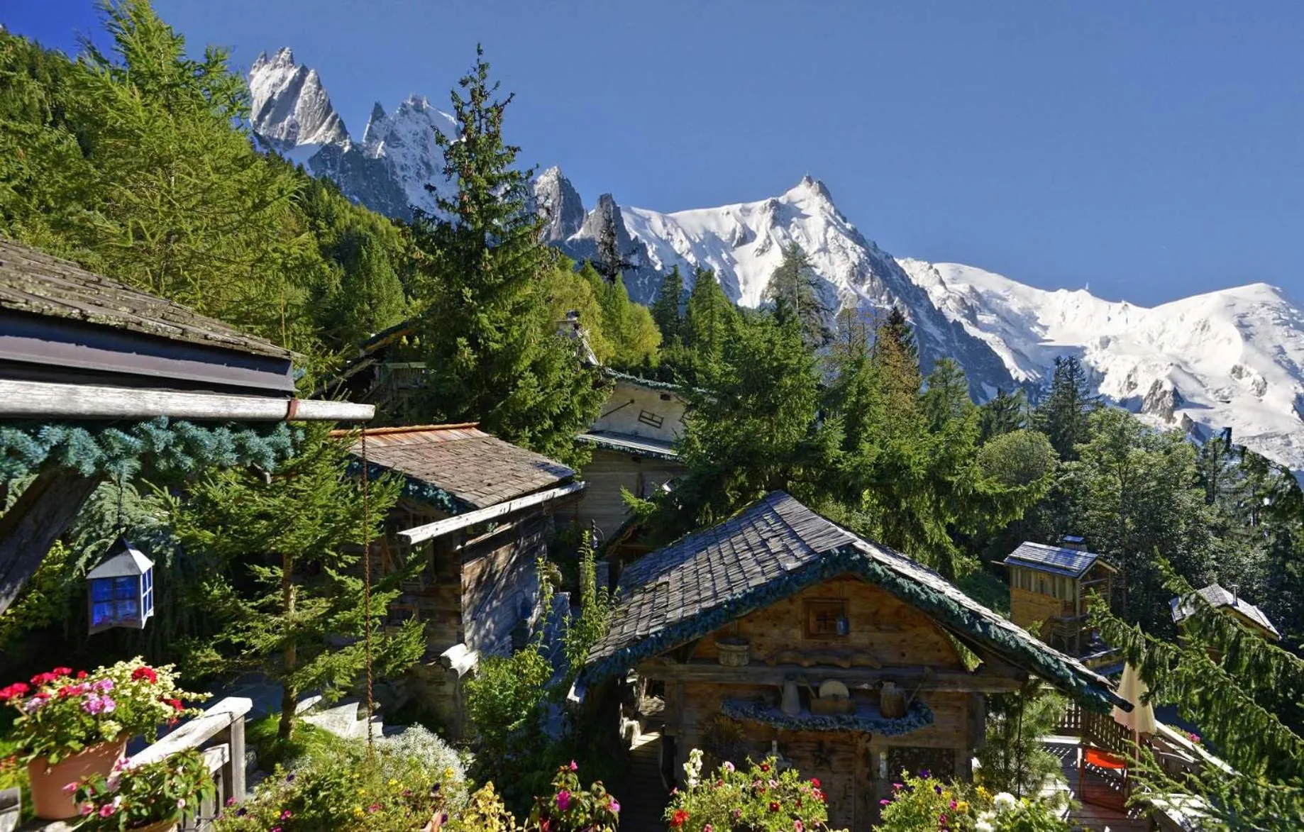 Natural landscape in Hôtel Les Chalets de Philippe avec Jacuzzis Privatifs