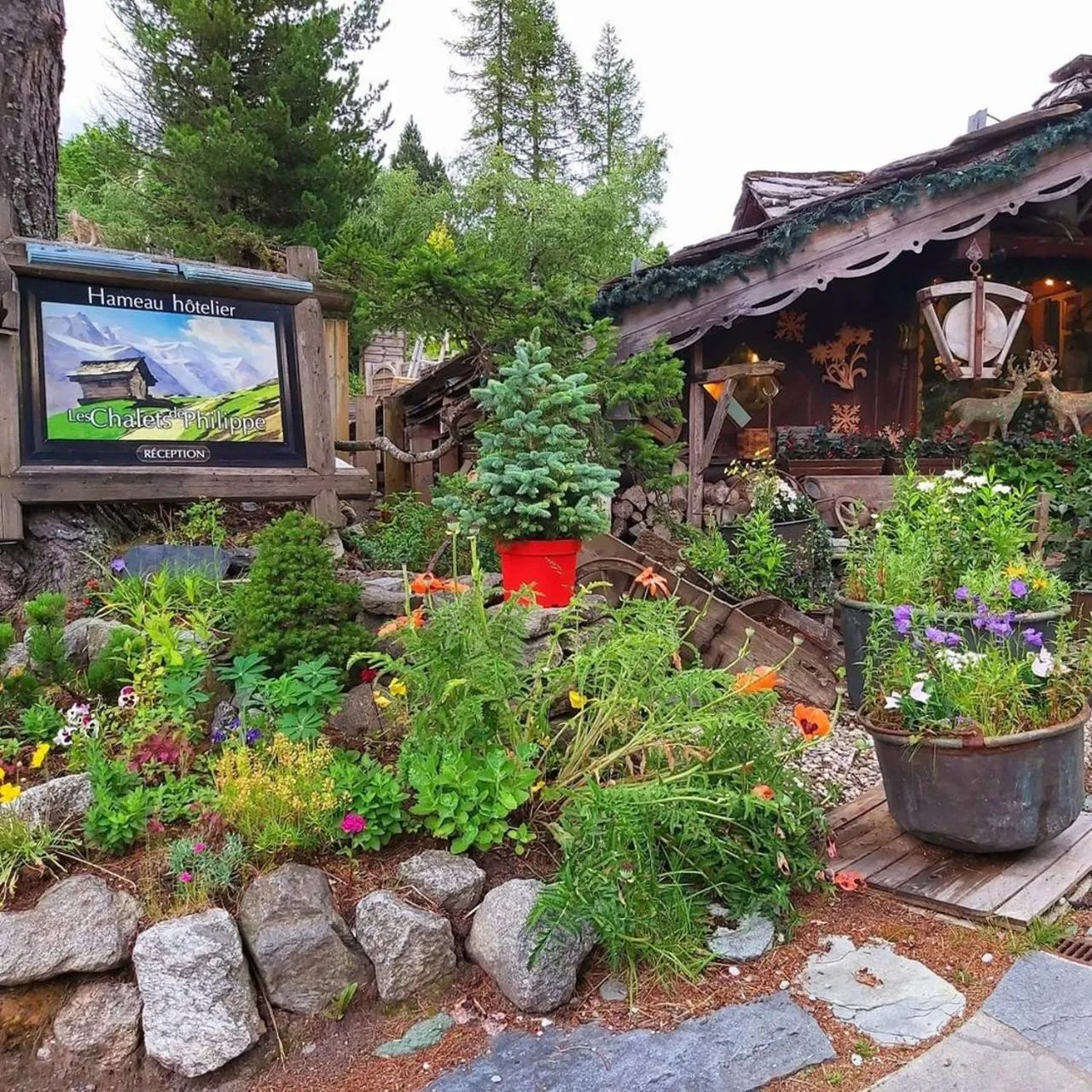 Property building in Hôtel Les Chalets de Philippe avec Jacuzzis Privatifs