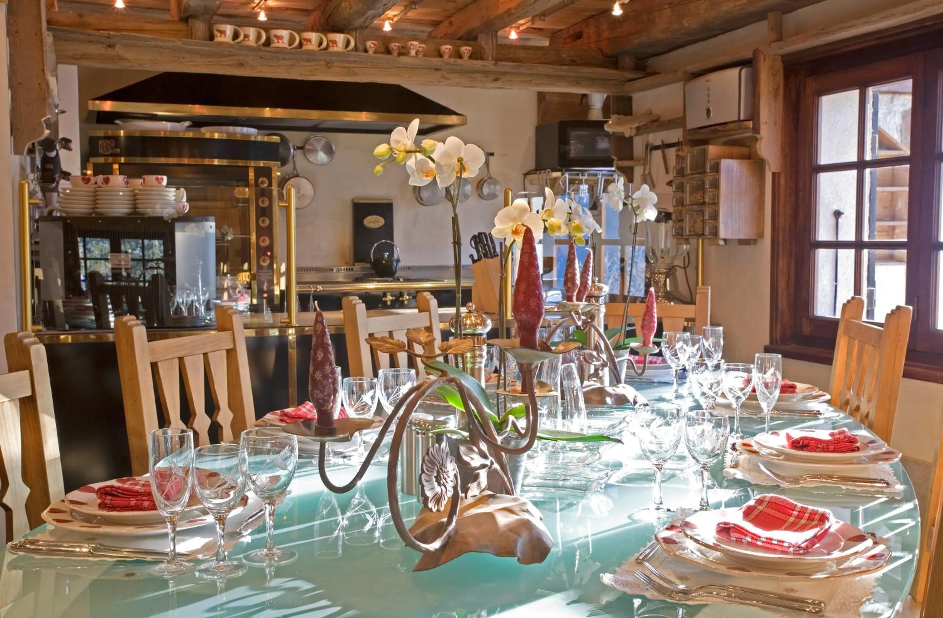 Restaurant/places to eat in Hôtel Les Chalets de Philippe avec Jacuzzis Privatifs