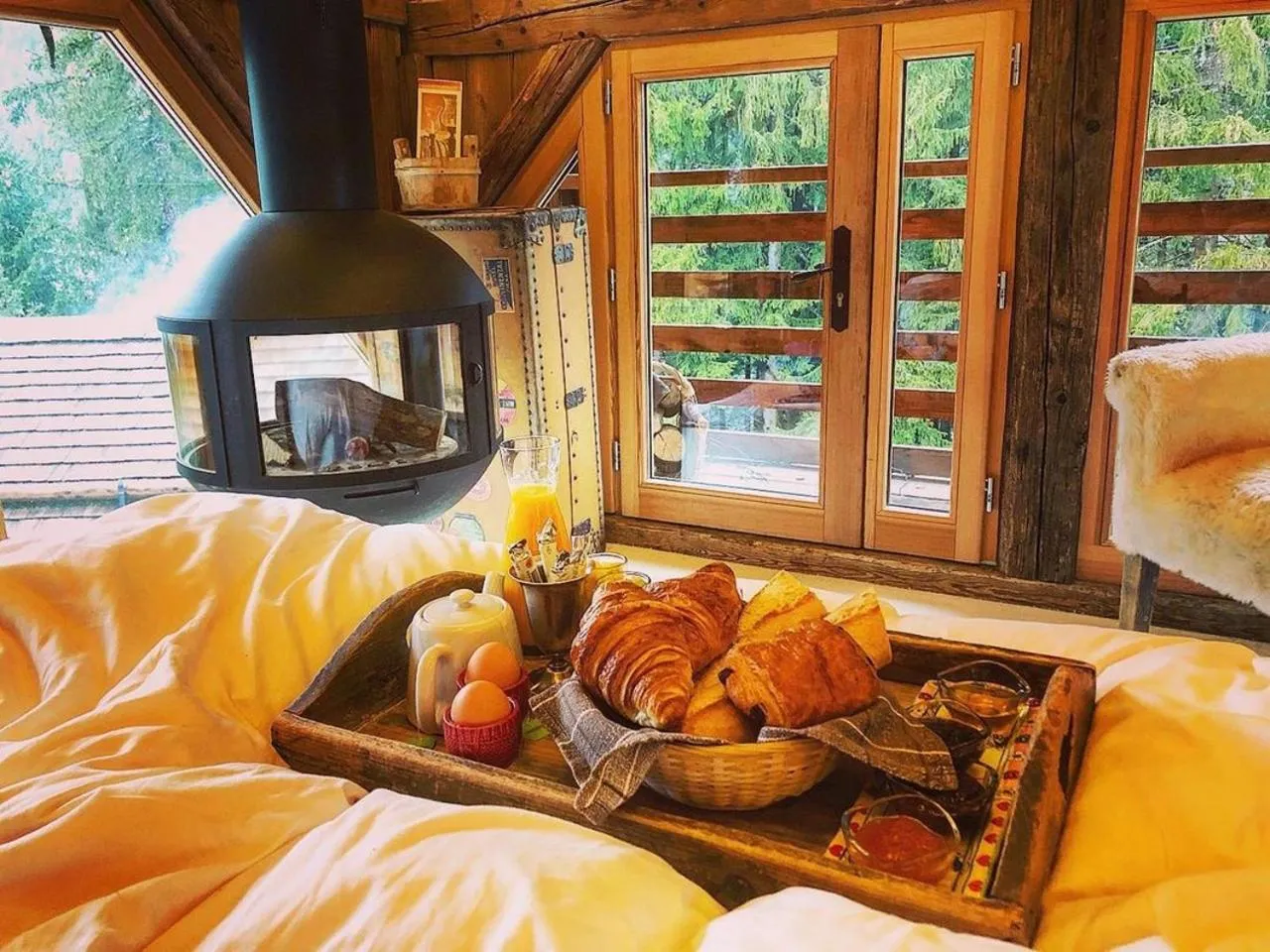 Food and drinks in Hôtel Les Chalets de Philippe avec Jacuzzis Privatifs