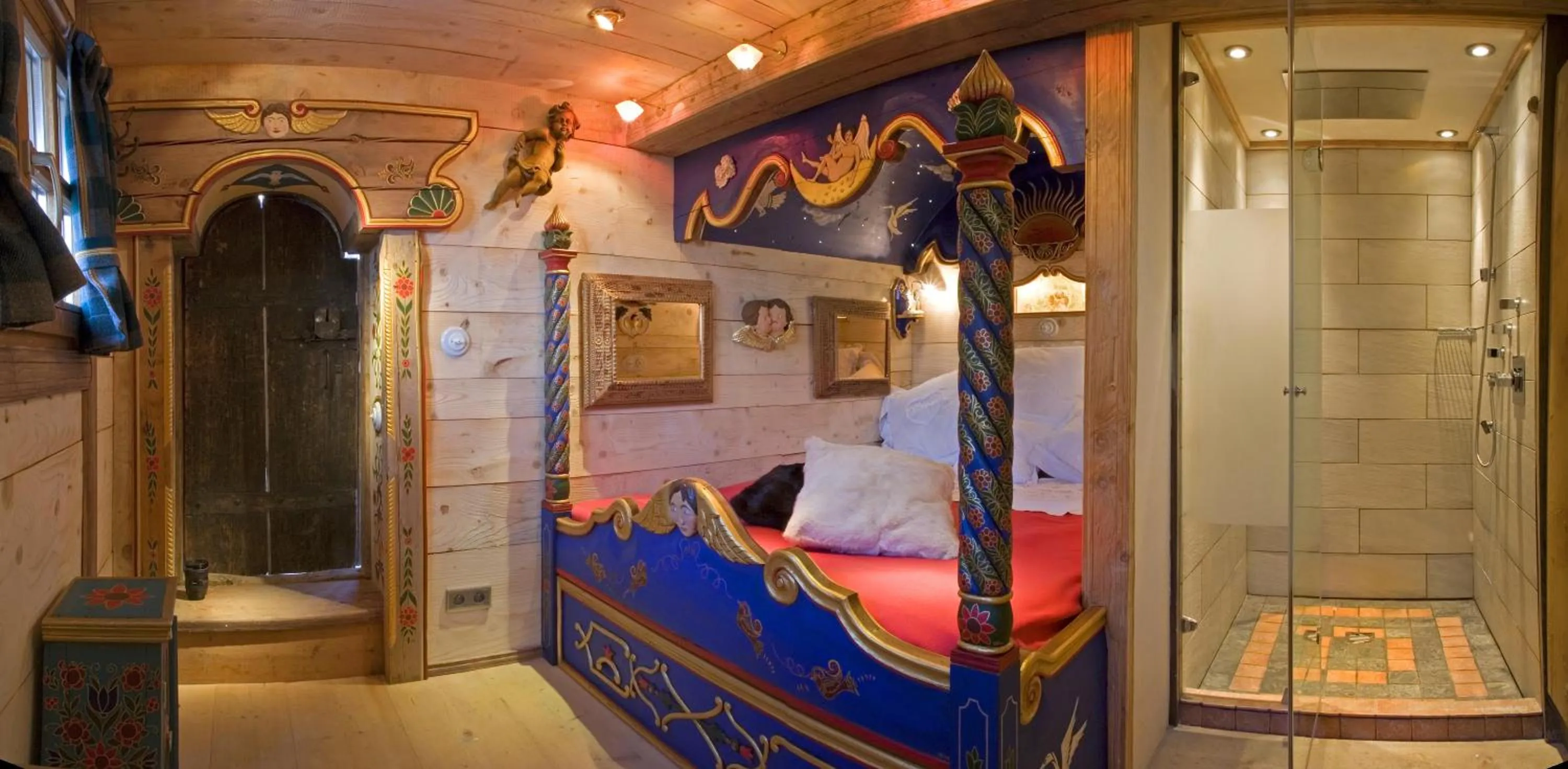 Shower in Hôtel Les Chalets de Philippe avec Jacuzzis Privatifs
