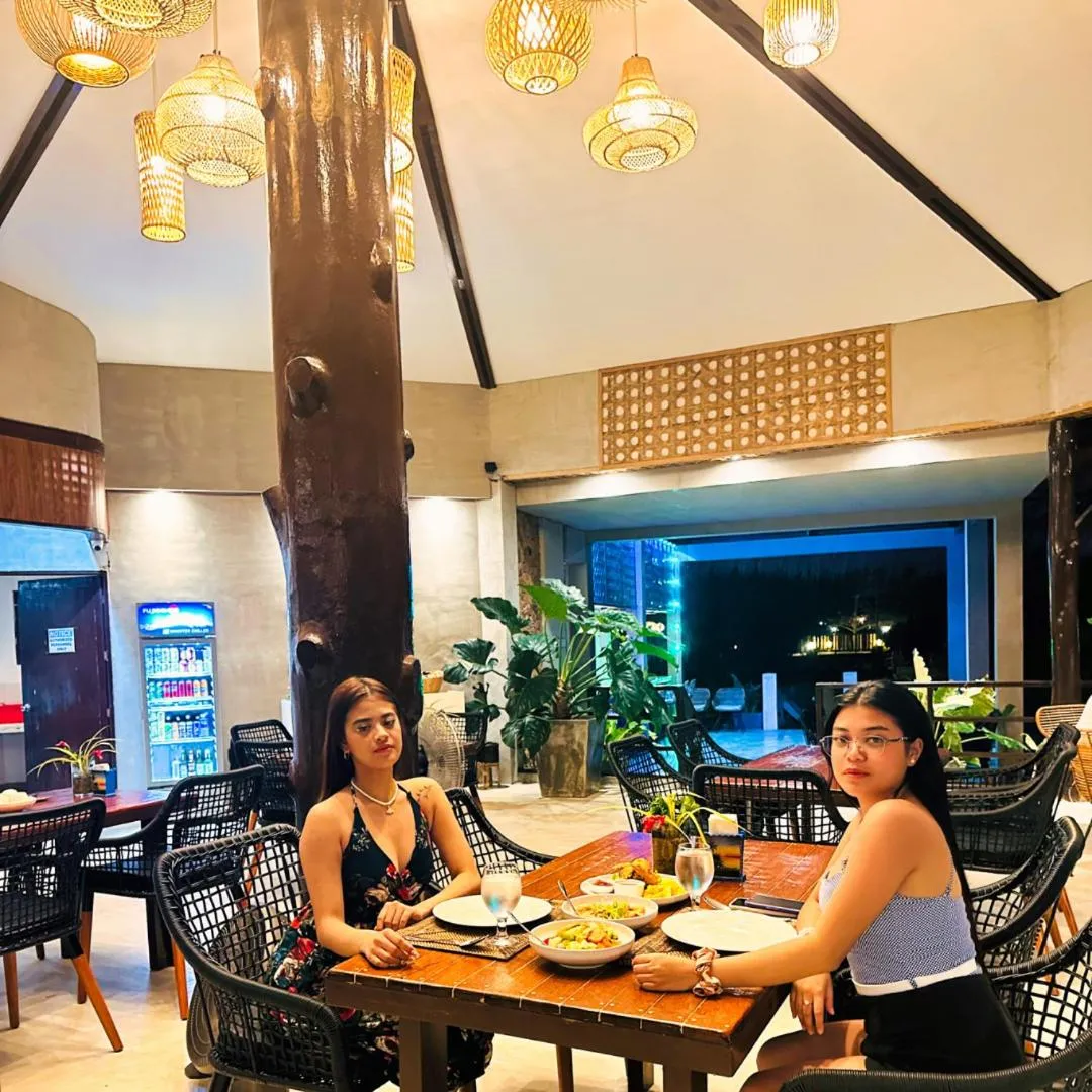 Restaurant/places to eat in Baia Serena Resort