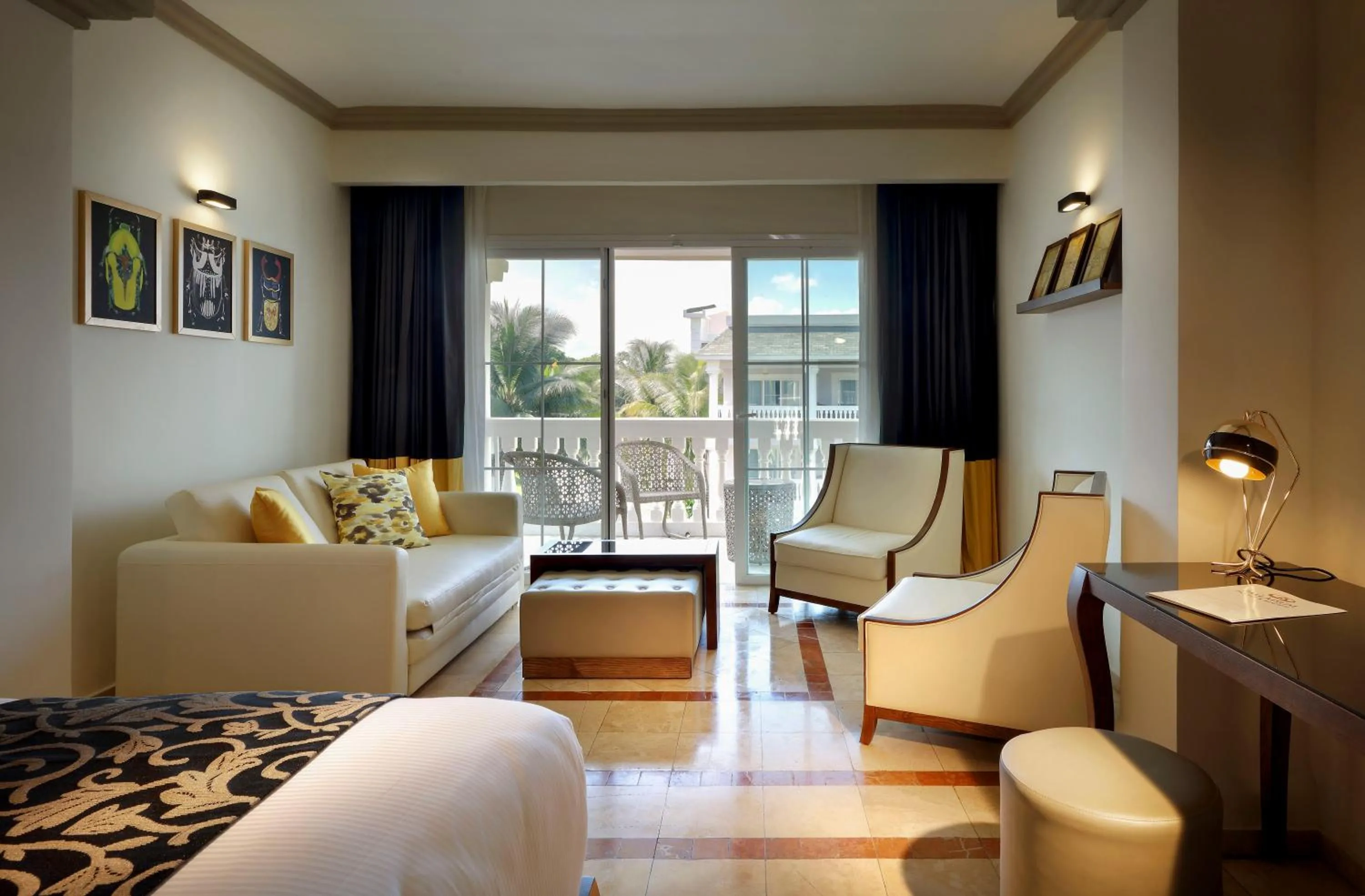 Living room in The Signature Level at Grand Palladium Lady Hamilton Resort & Spa- All Inclusive