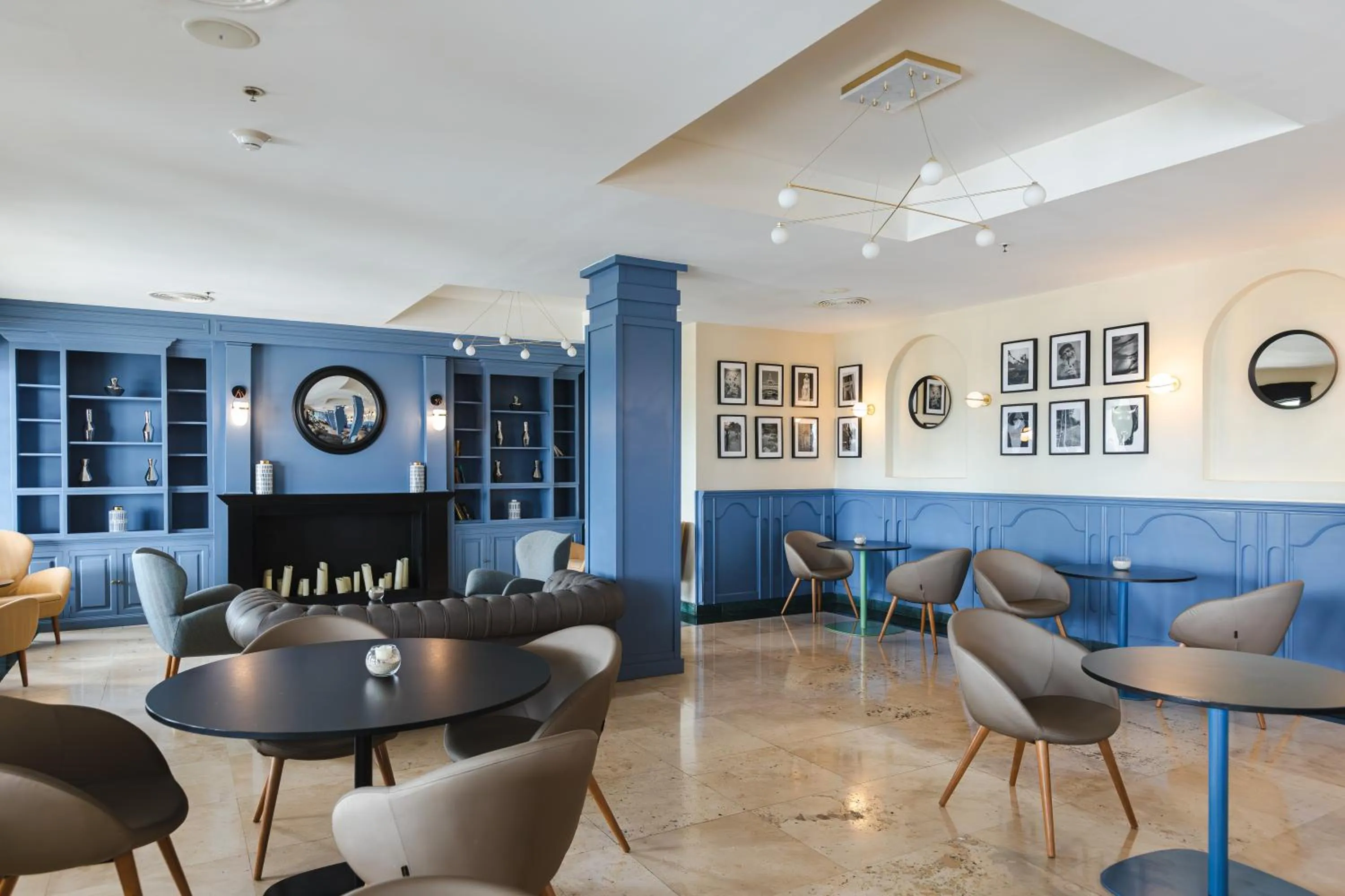 Lounge or bar in The Signature Level at Grand Palladium Lady Hamilton Resort & Spa- All Inclusive