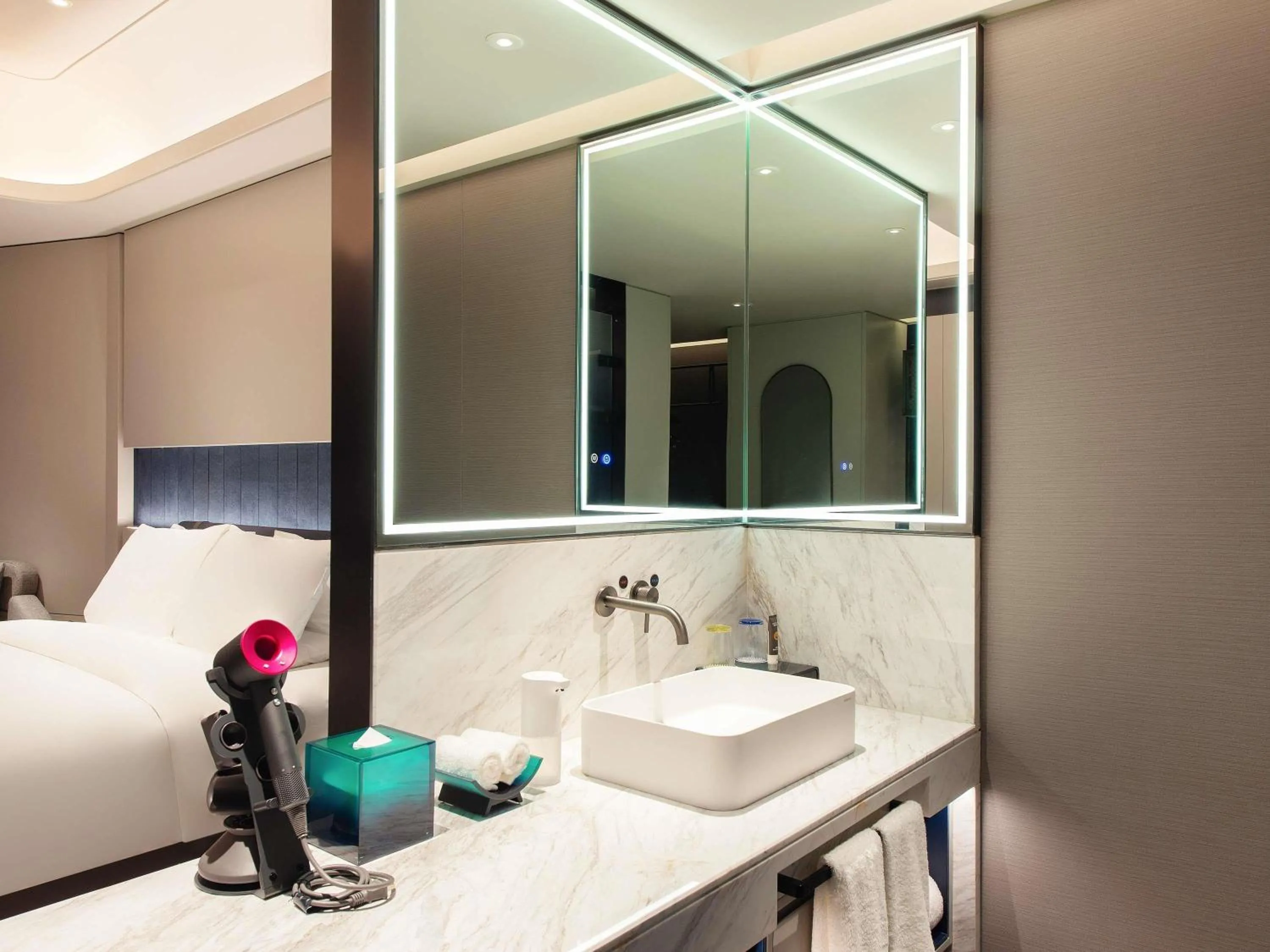 Bedroom in Novotel Kunming City Center