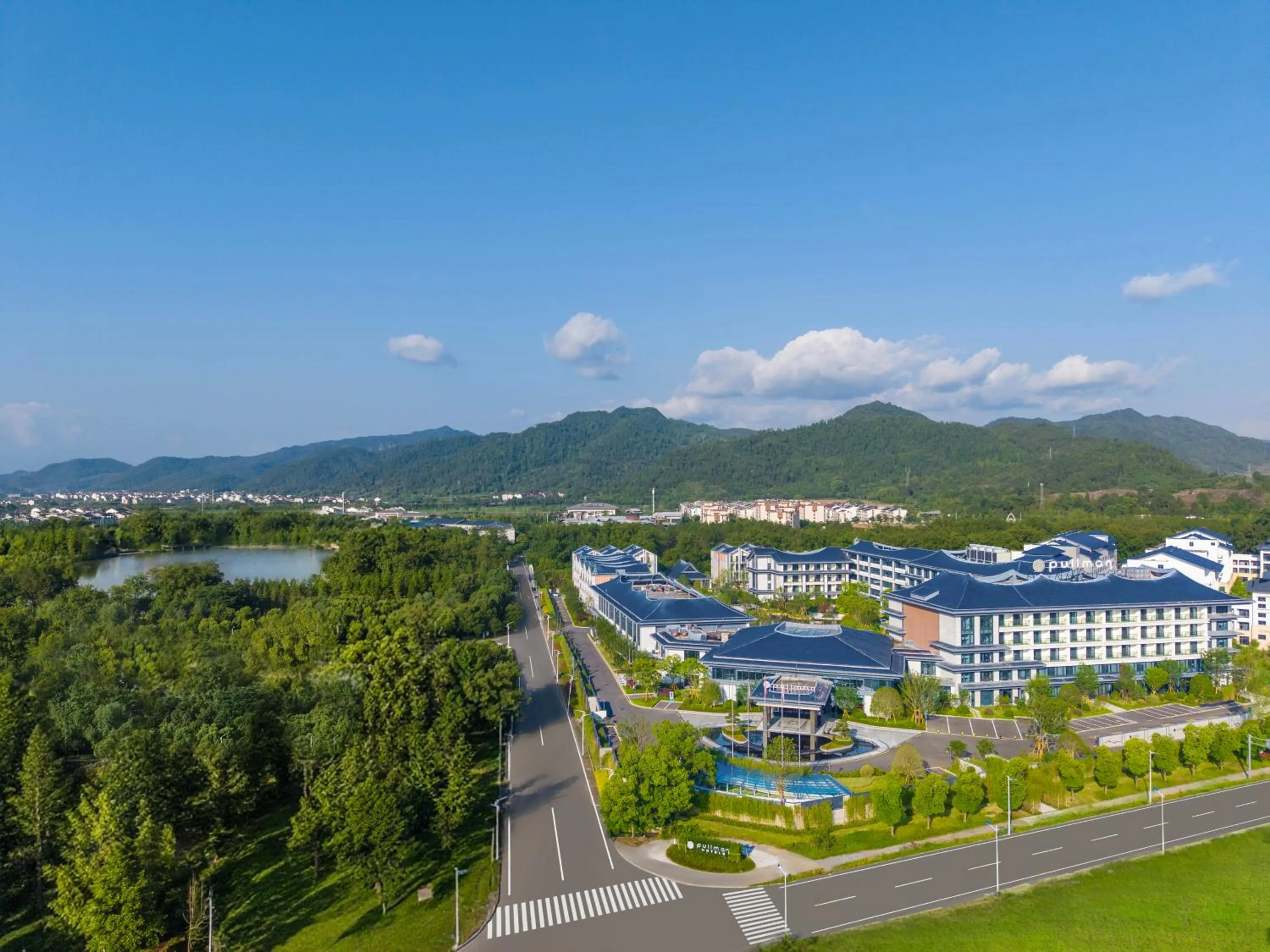 Property building in Pullman Taizhou Shenxianju