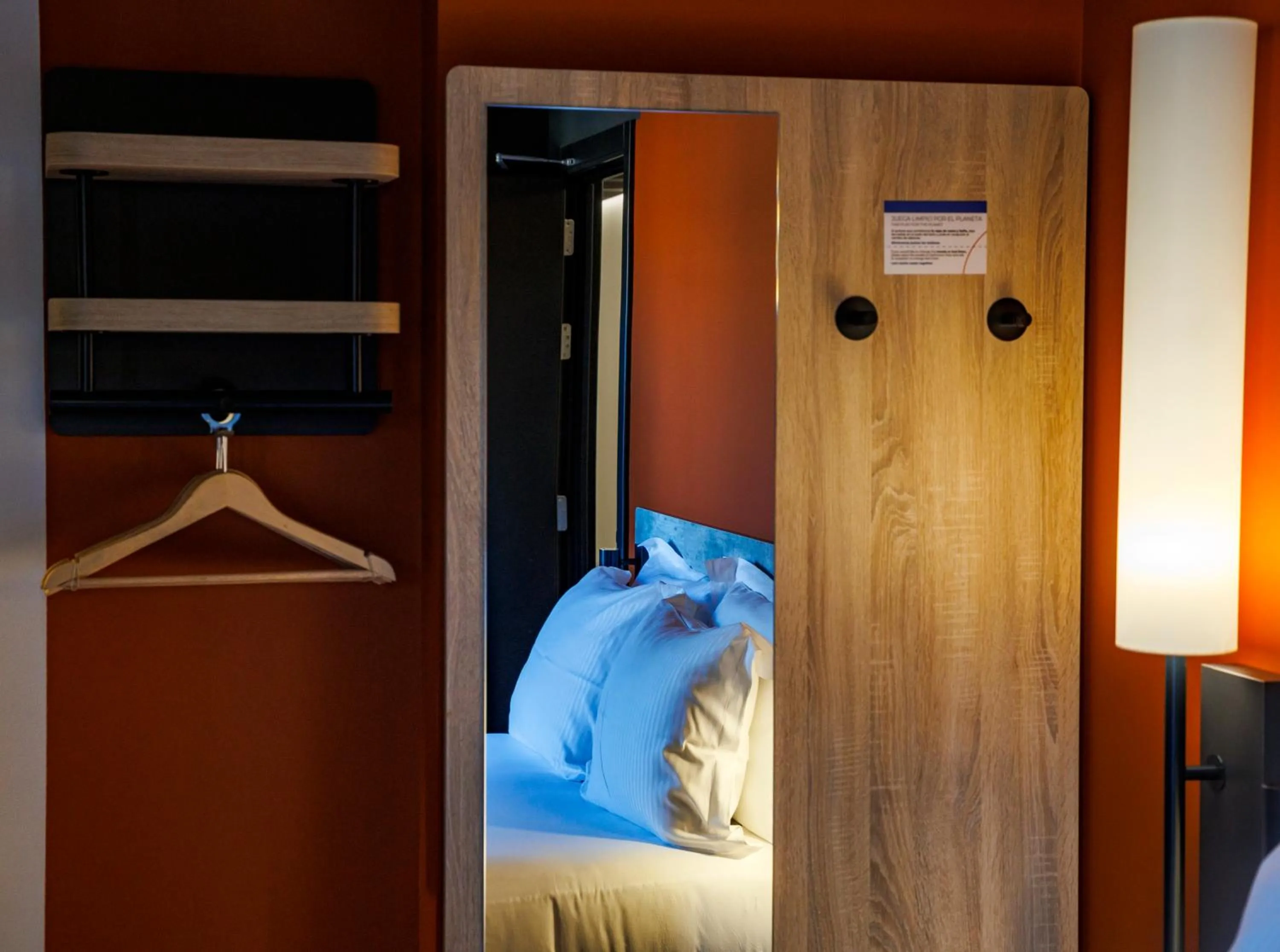 Photo of the whole room, Bed in ibis budget Logroño Centro