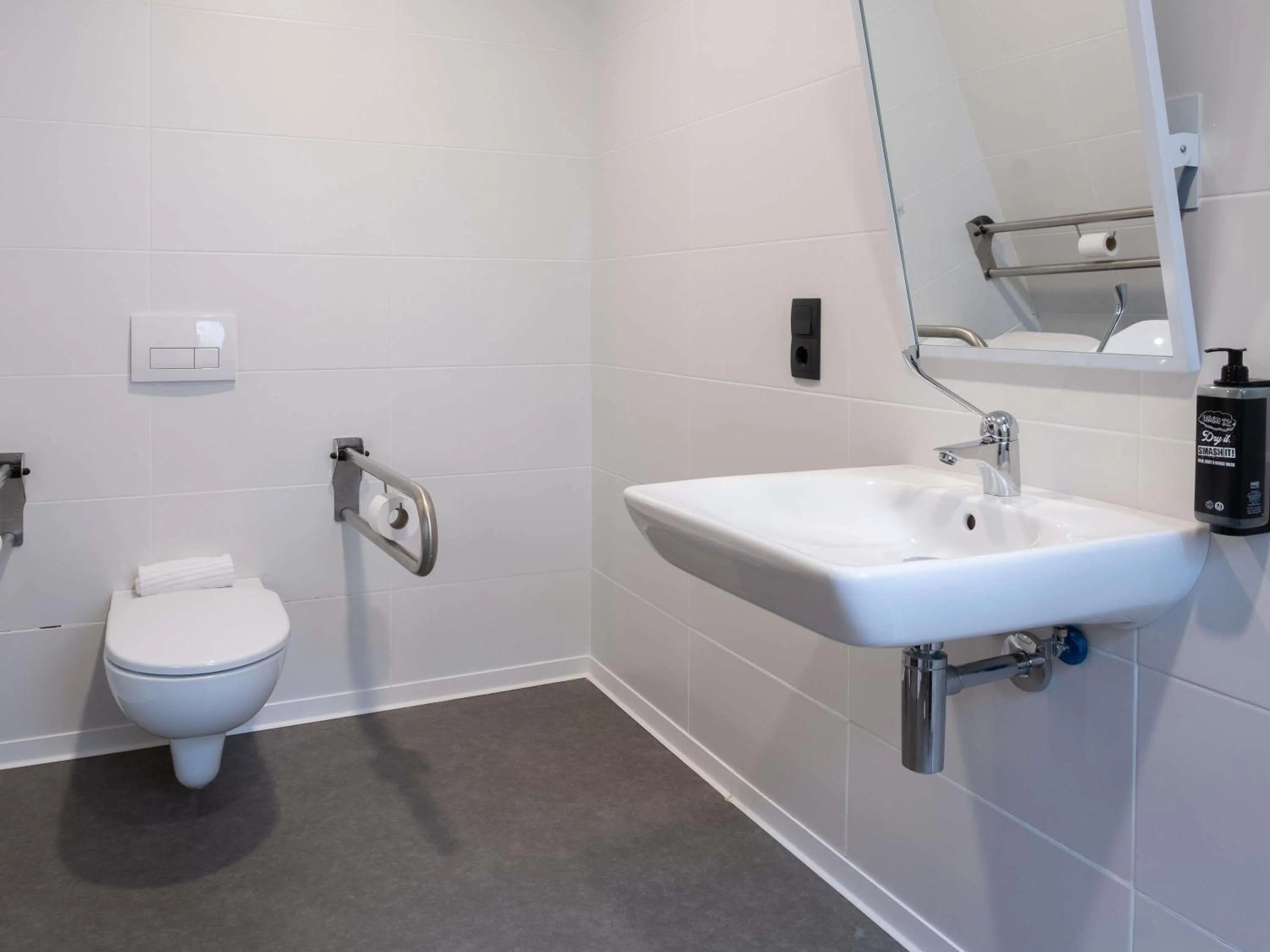 Bedroom in ibis budget Logroño Centro