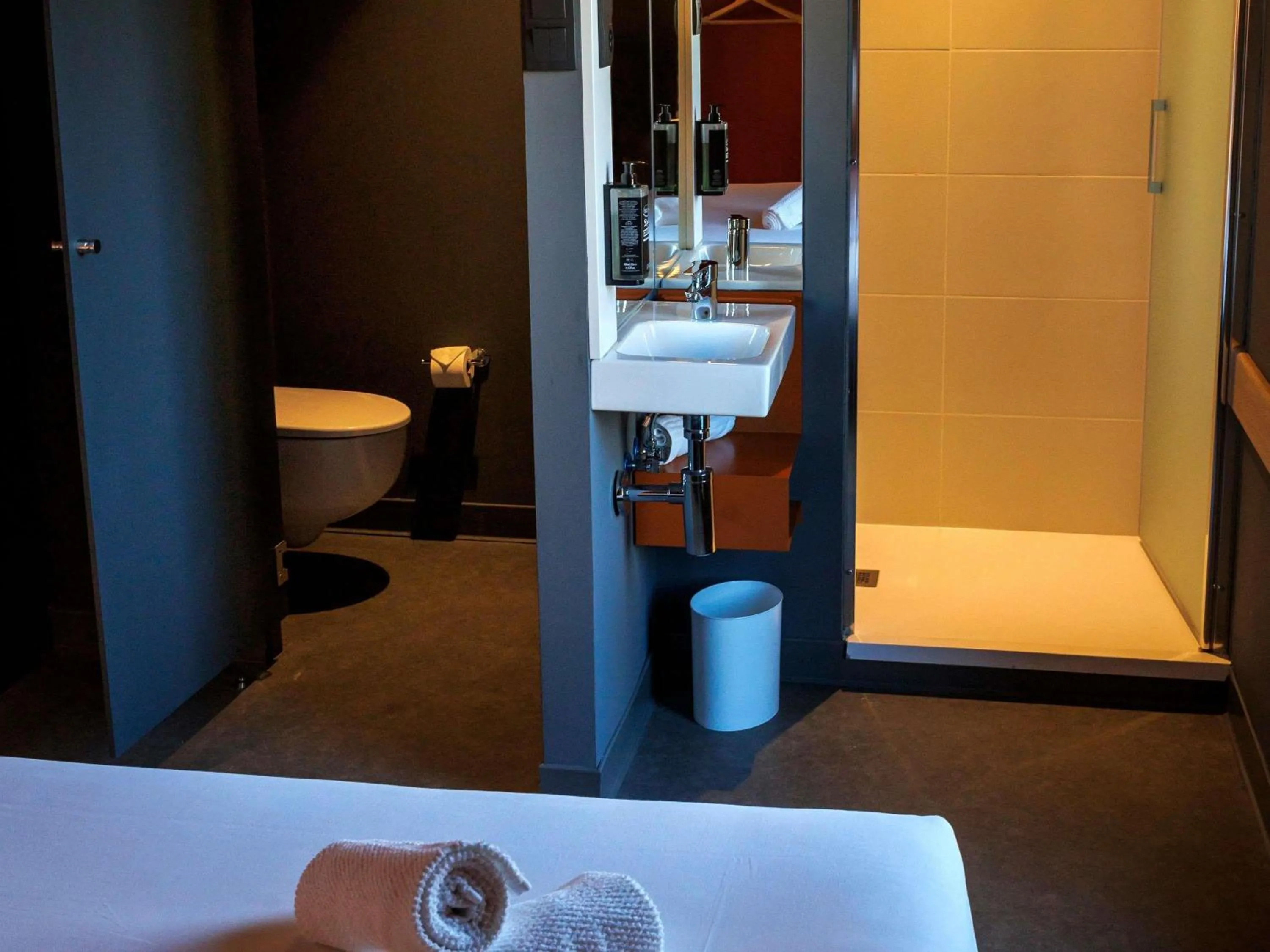 Bedroom in ibis budget Logroño Centro