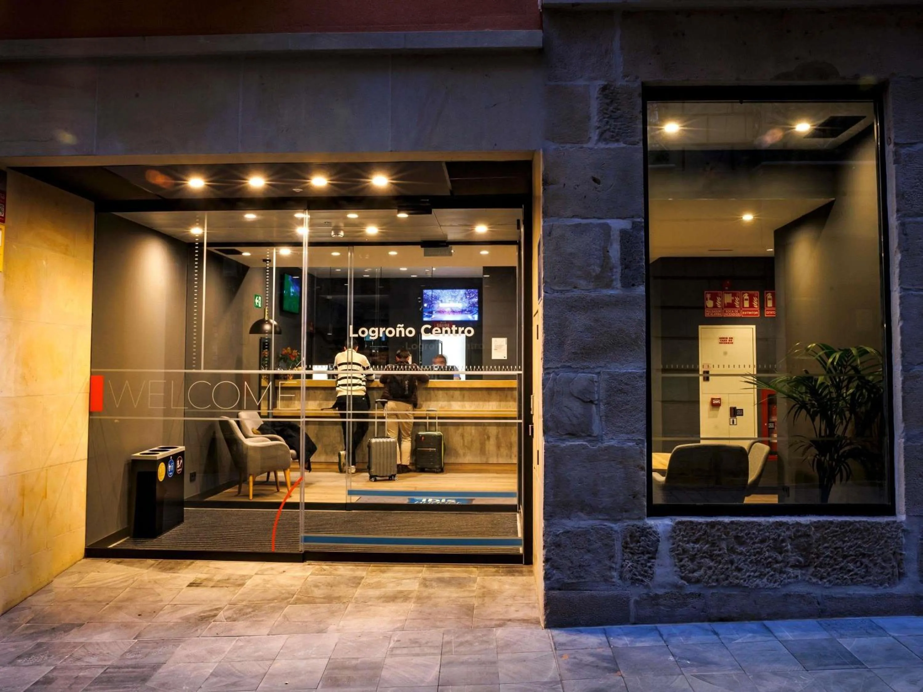 Property building in ibis budget Logroño Centro