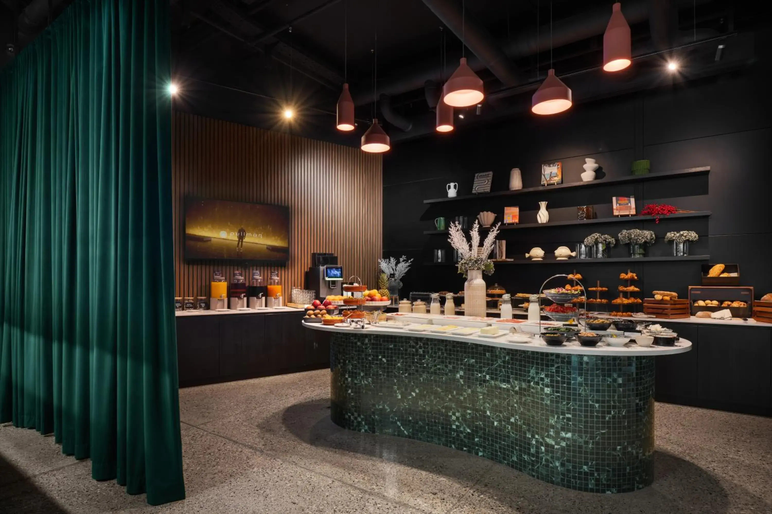 Restaurant/places to eat in Pullman Zagreb Restaurant/places to eat in Pullman Zagreb