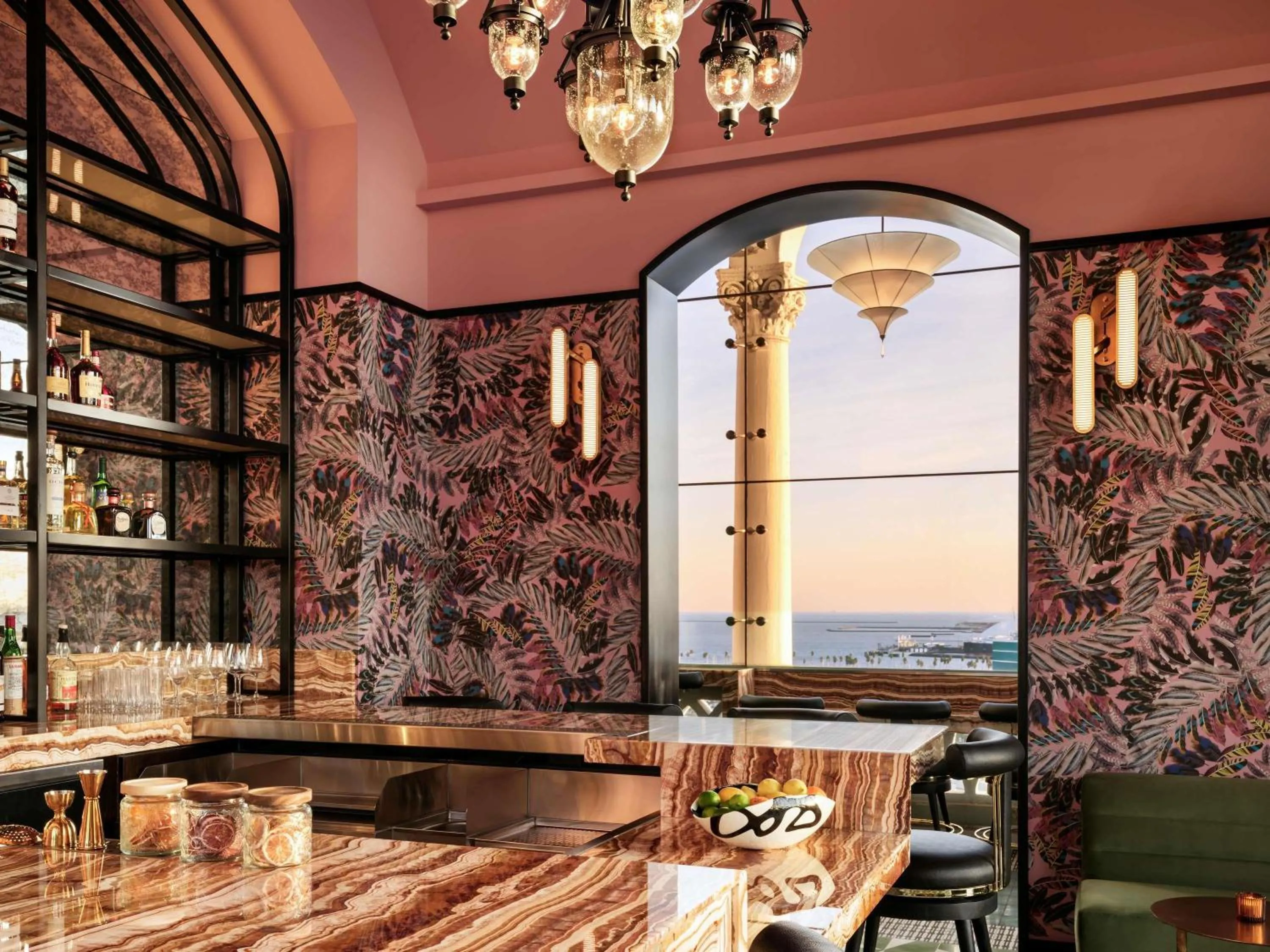 Lounge or bar in Fairmont Breakers Long Beach