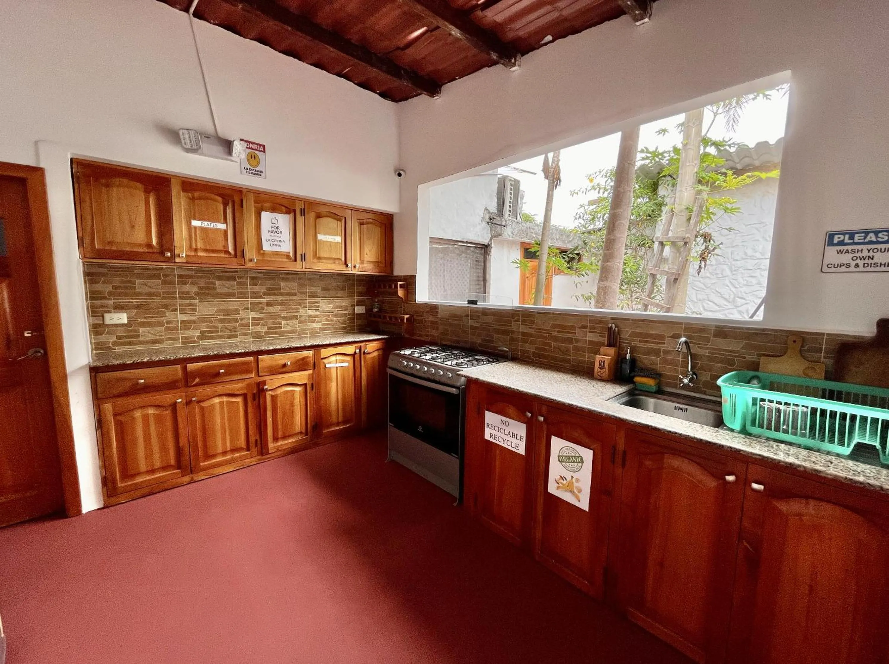 Kitchen or kitchenette in Hostal Vista al Mar