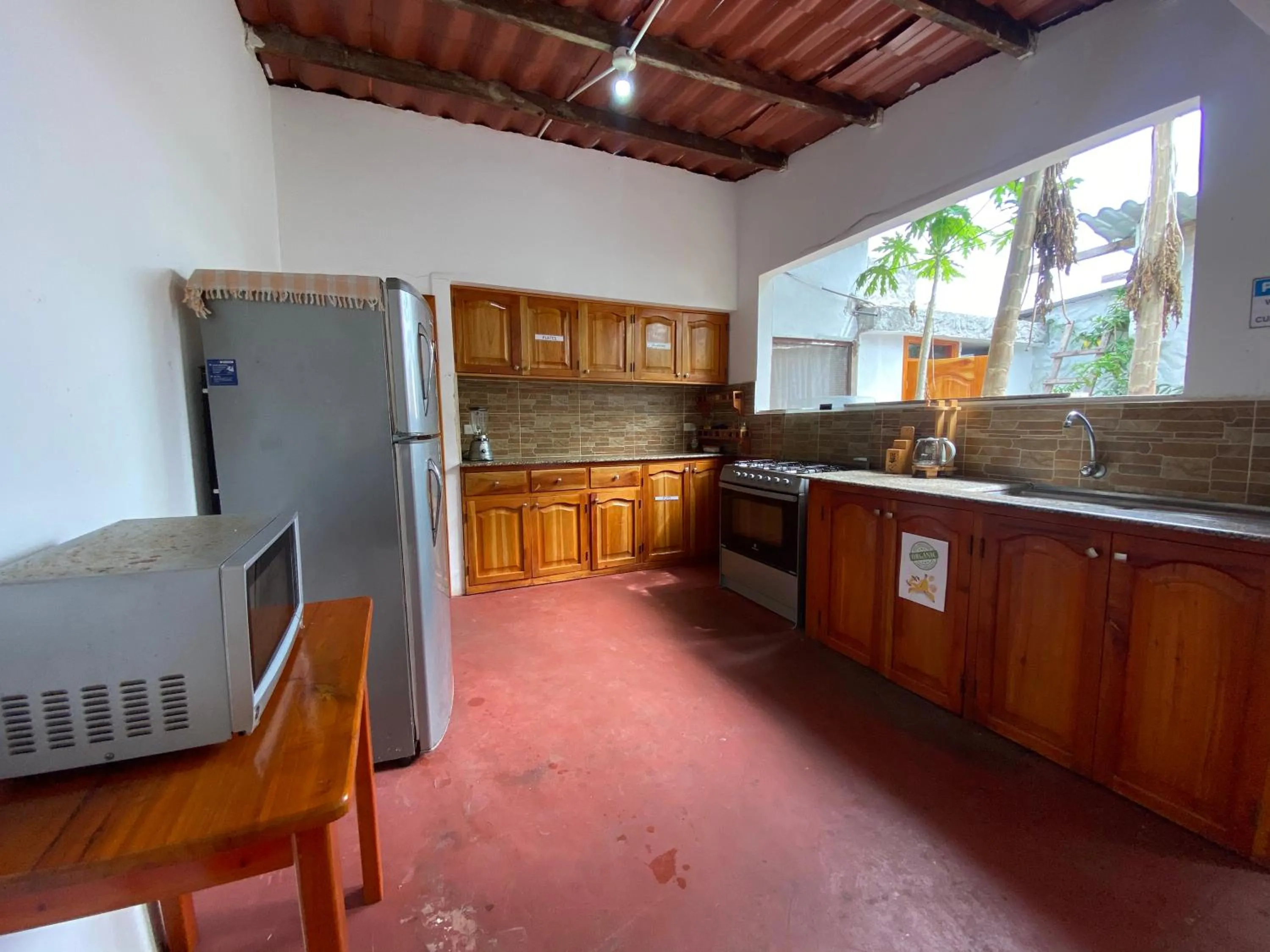 Kitchen or kitchenette in Hostal Vista al Mar