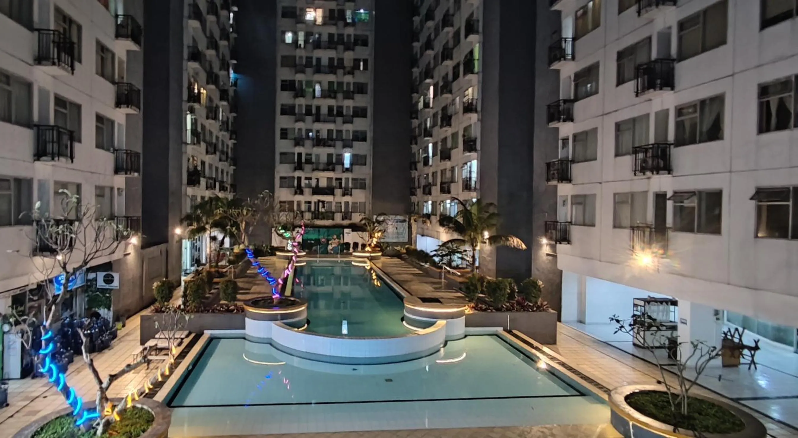 Night in The Jarrdin Apartment Hotels by Ironman