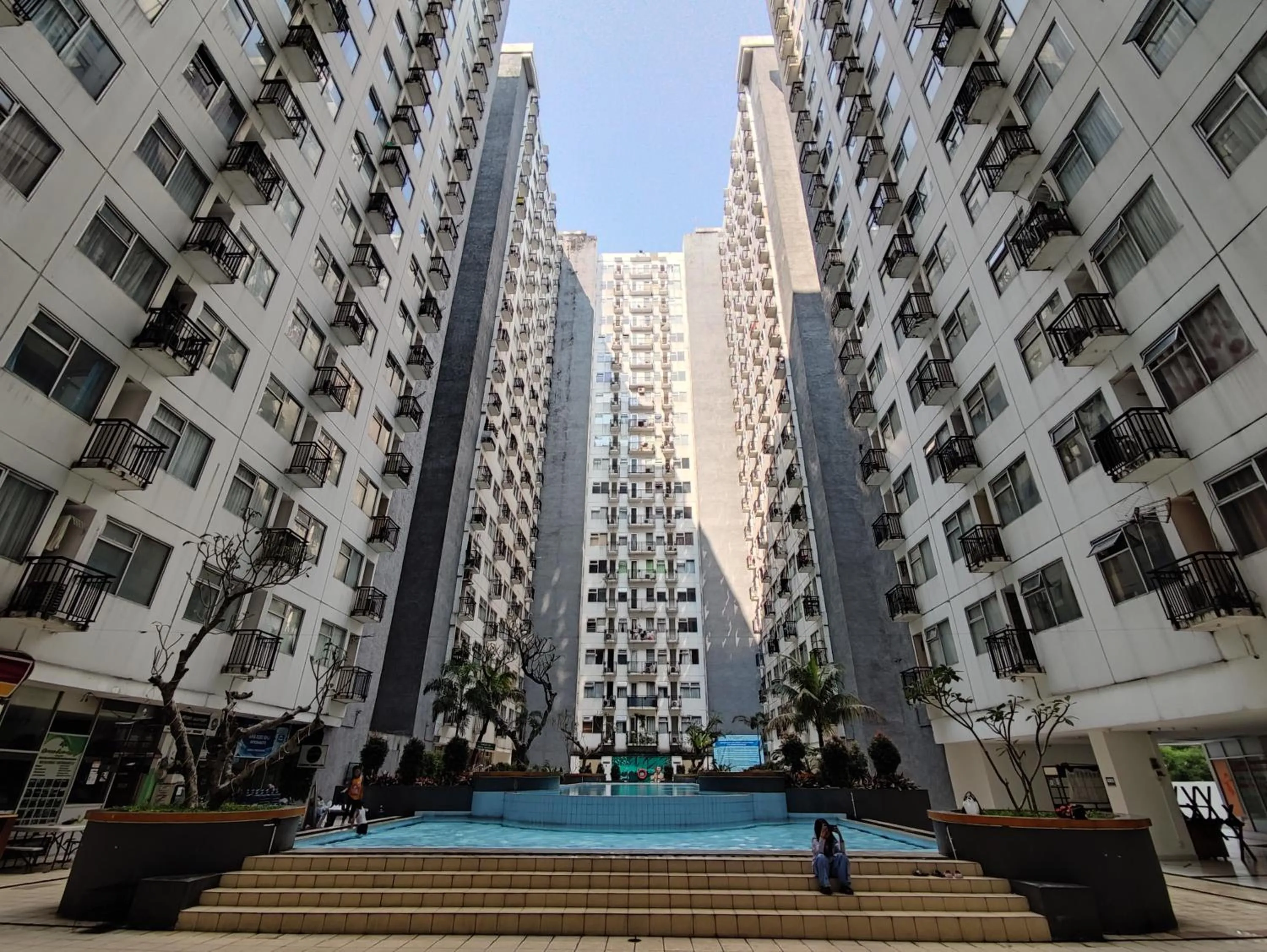 Property building in The Jarrdin Apartment Hotels by Ironman