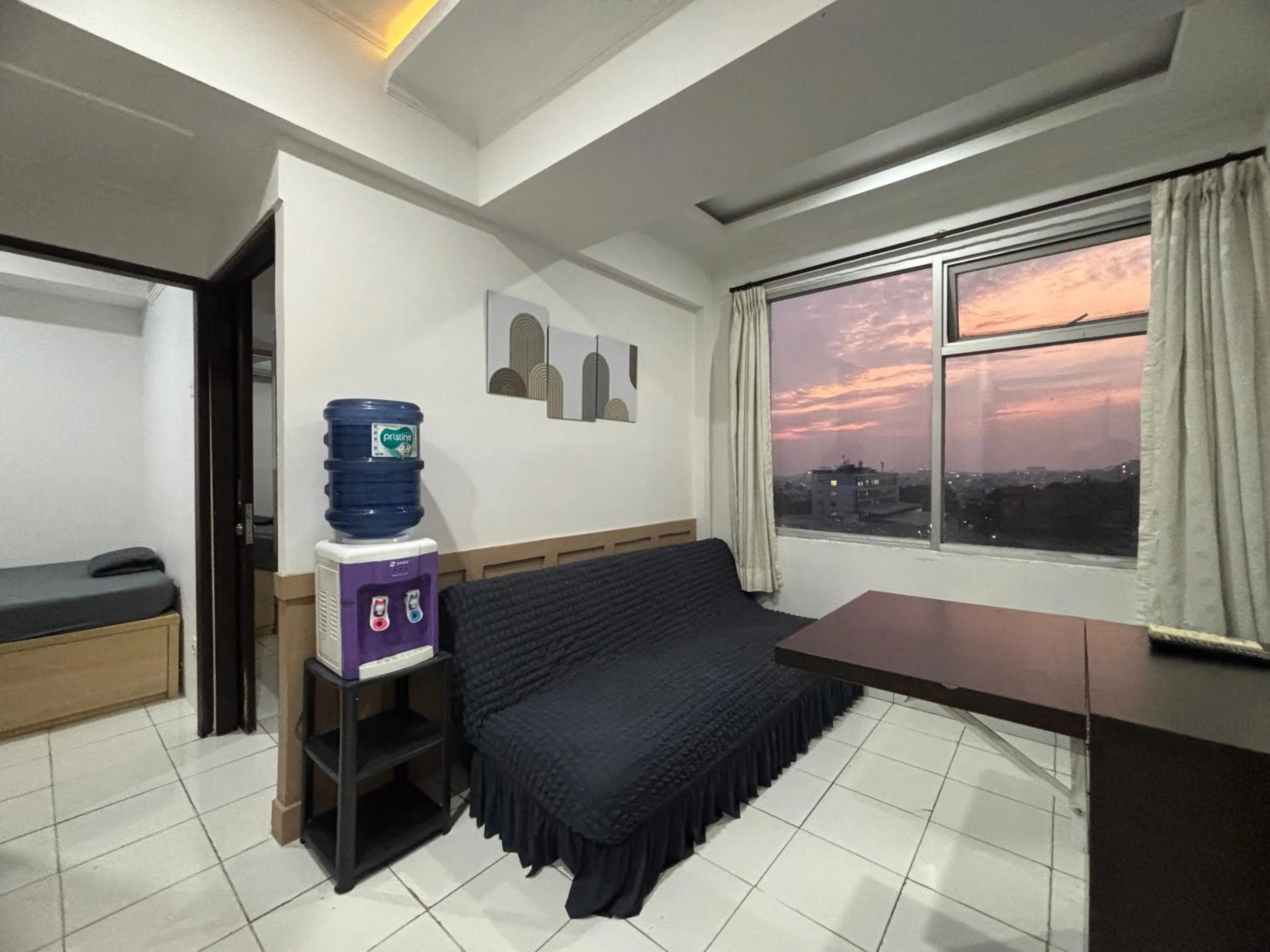 TV and multimedia, Bed in The Jarrdin Apartment Hotels by Ironman