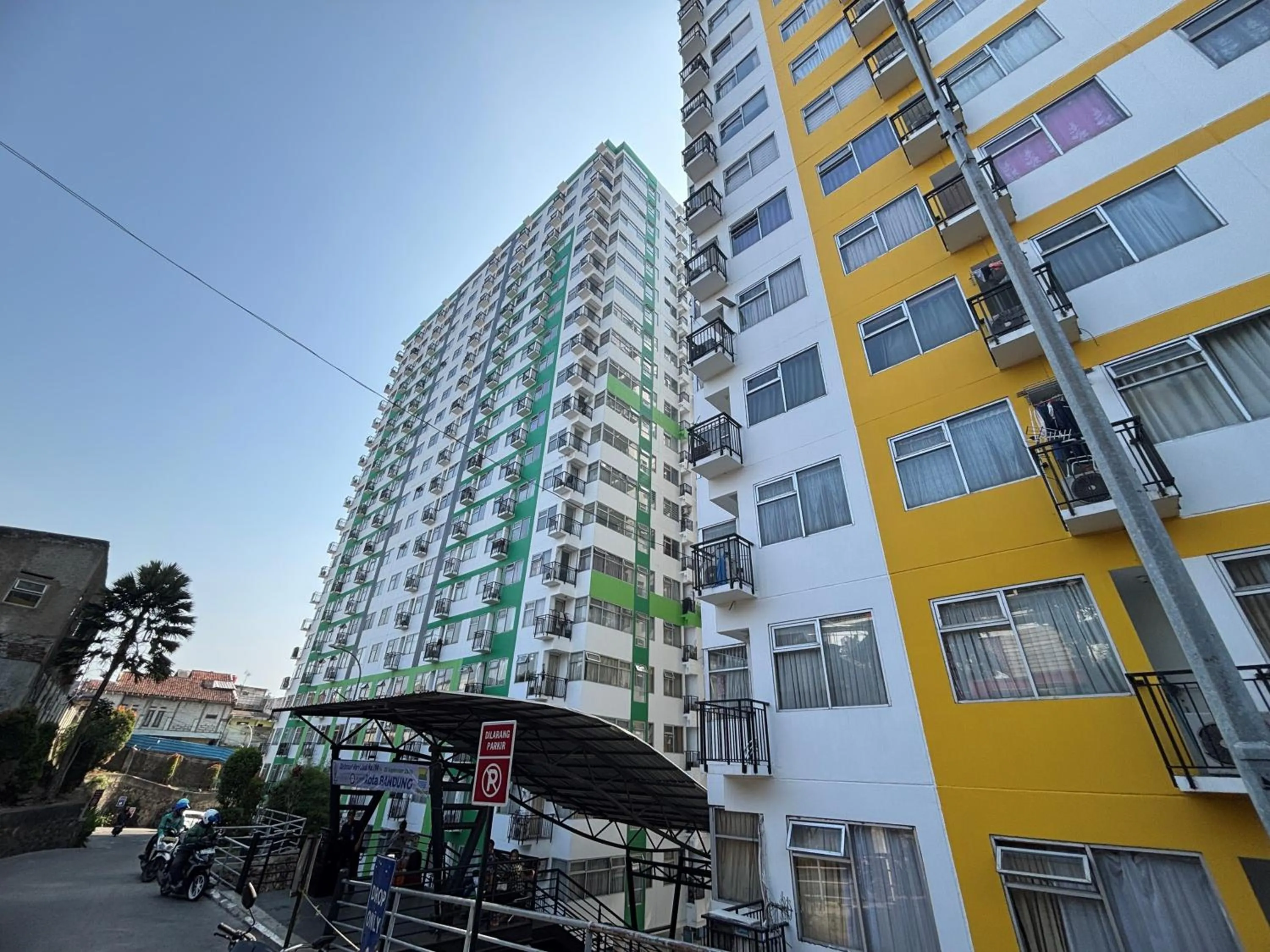 Property building in The Jarrdin Apartment Hotels by Ironman