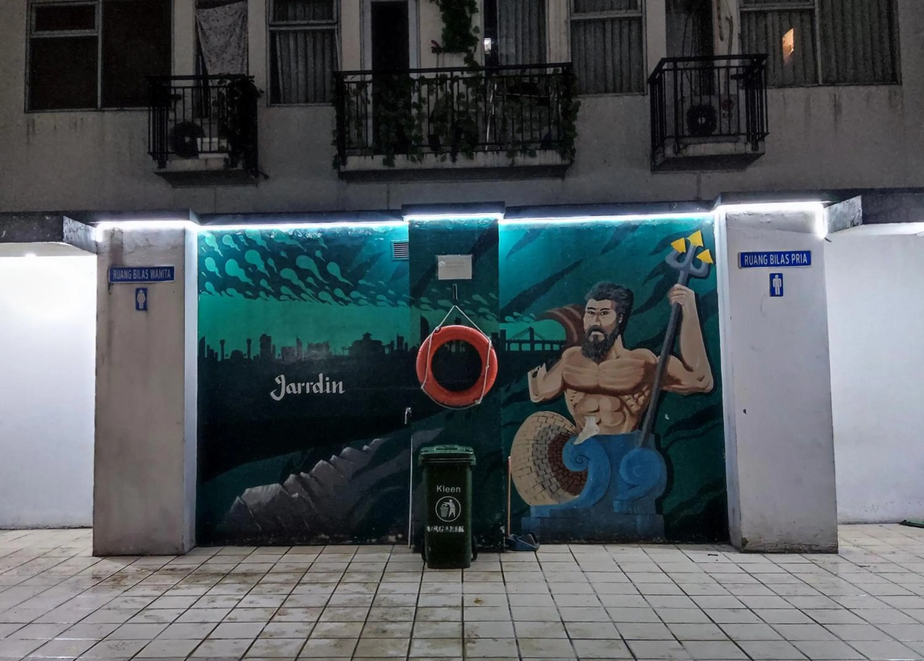 Swimming pool in The Jarrdin Apartment Hotels by Ironman