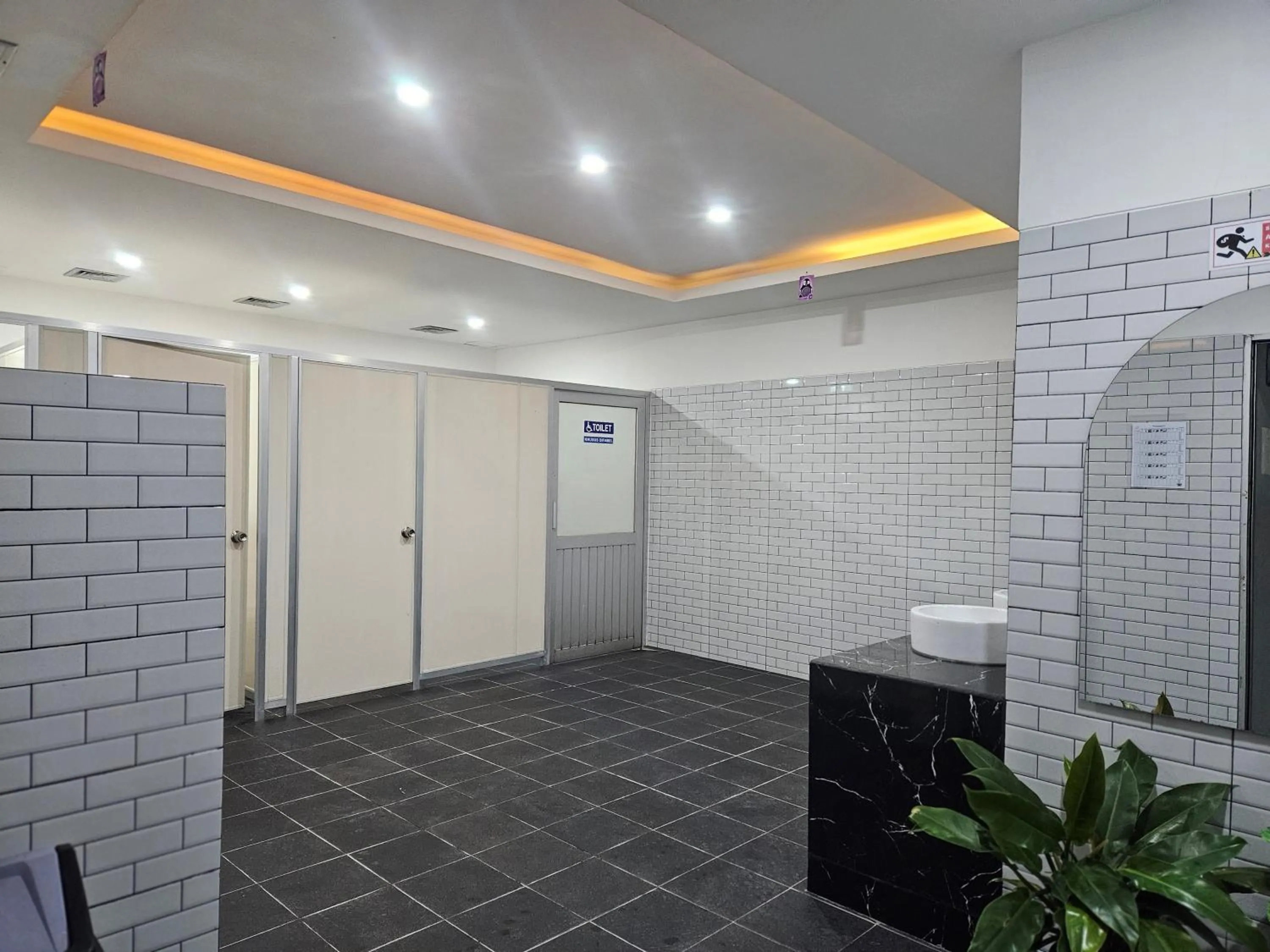 Toilet in The Jarrdin Apartment Hotels by Ironman