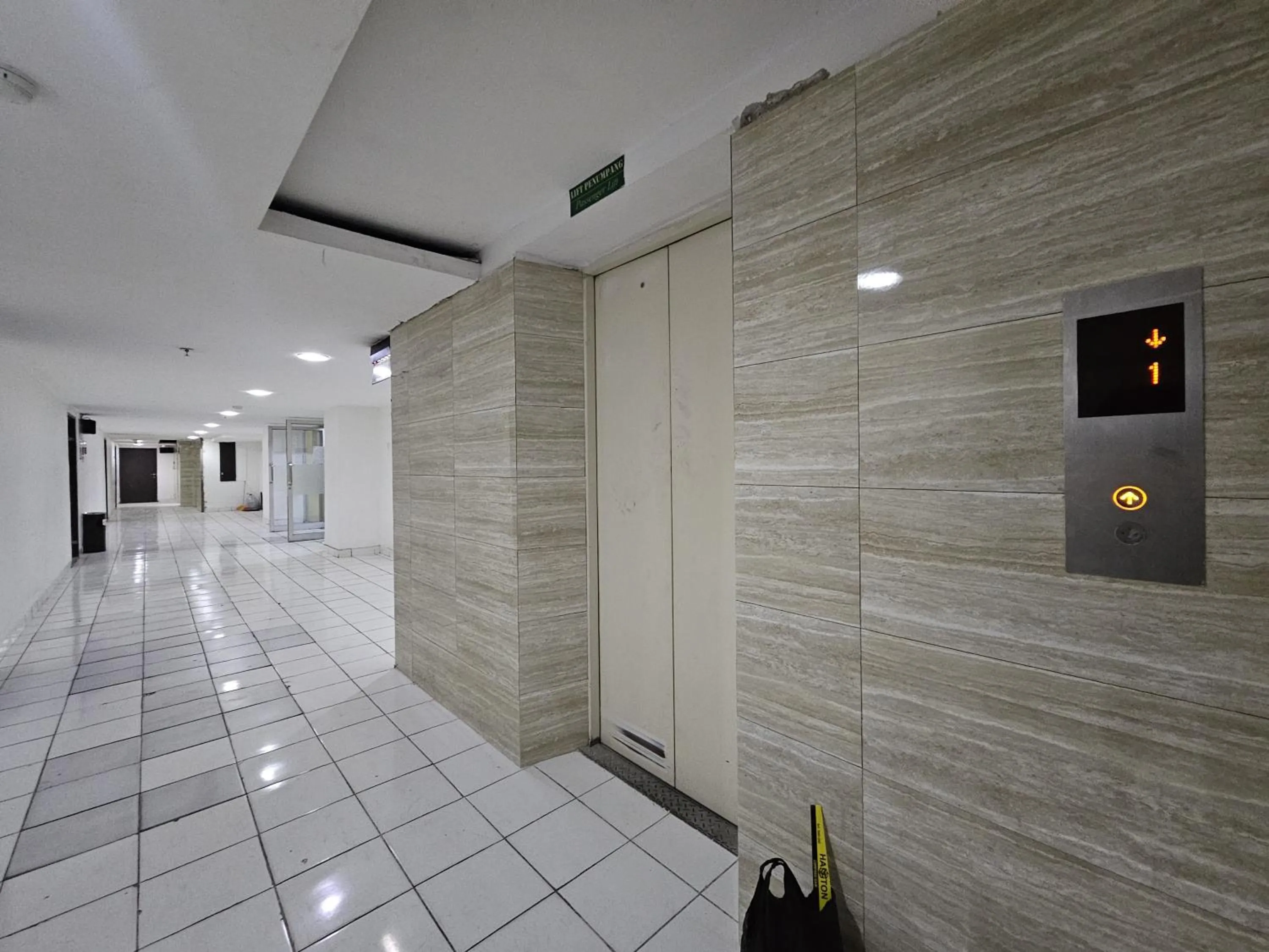 elevator in The Jarrdin Apartment Hotels by Ironman