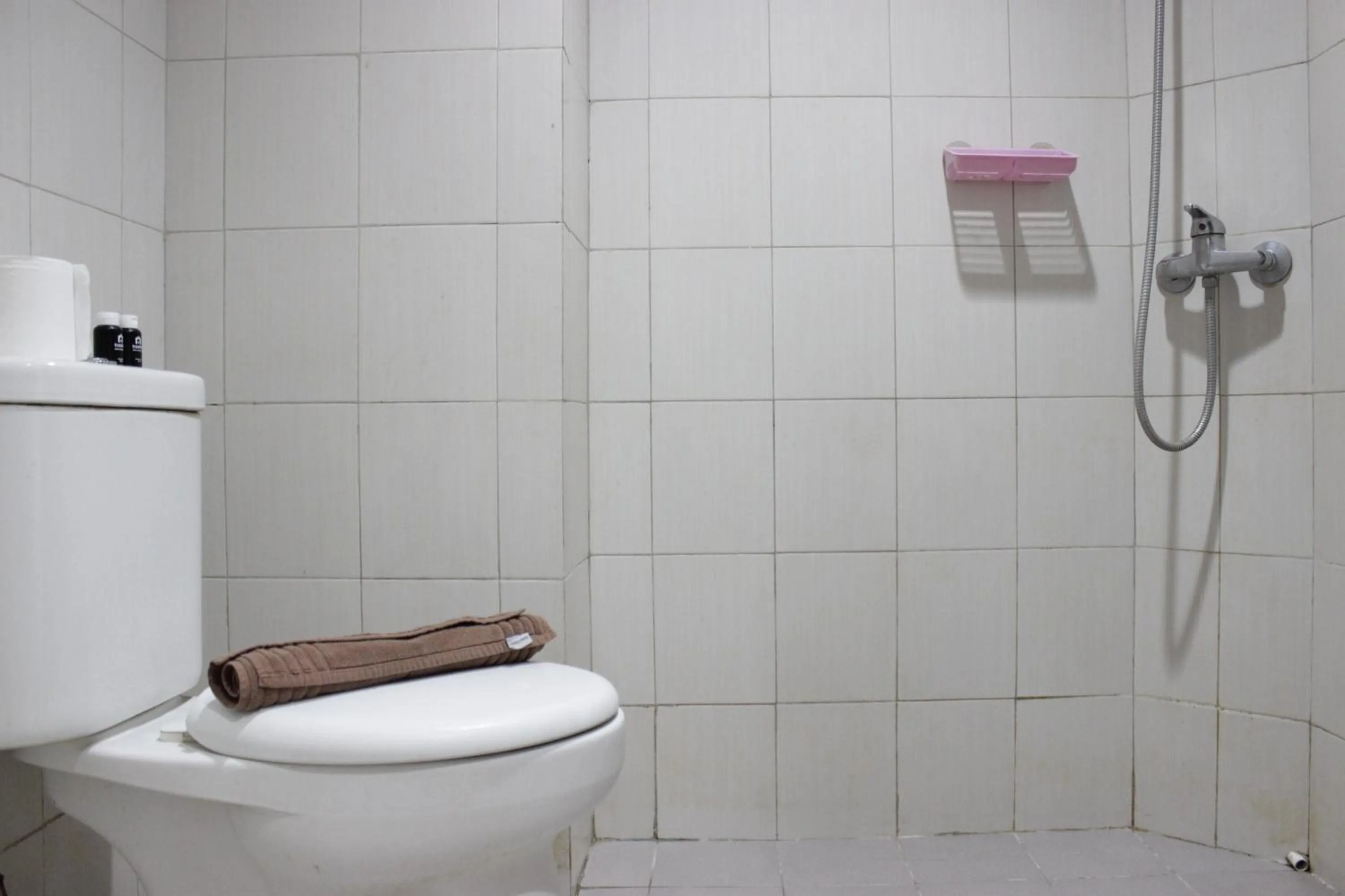 Comfy 2BR Apartment at Mekarwangi Square Cibaduyut By Travelio