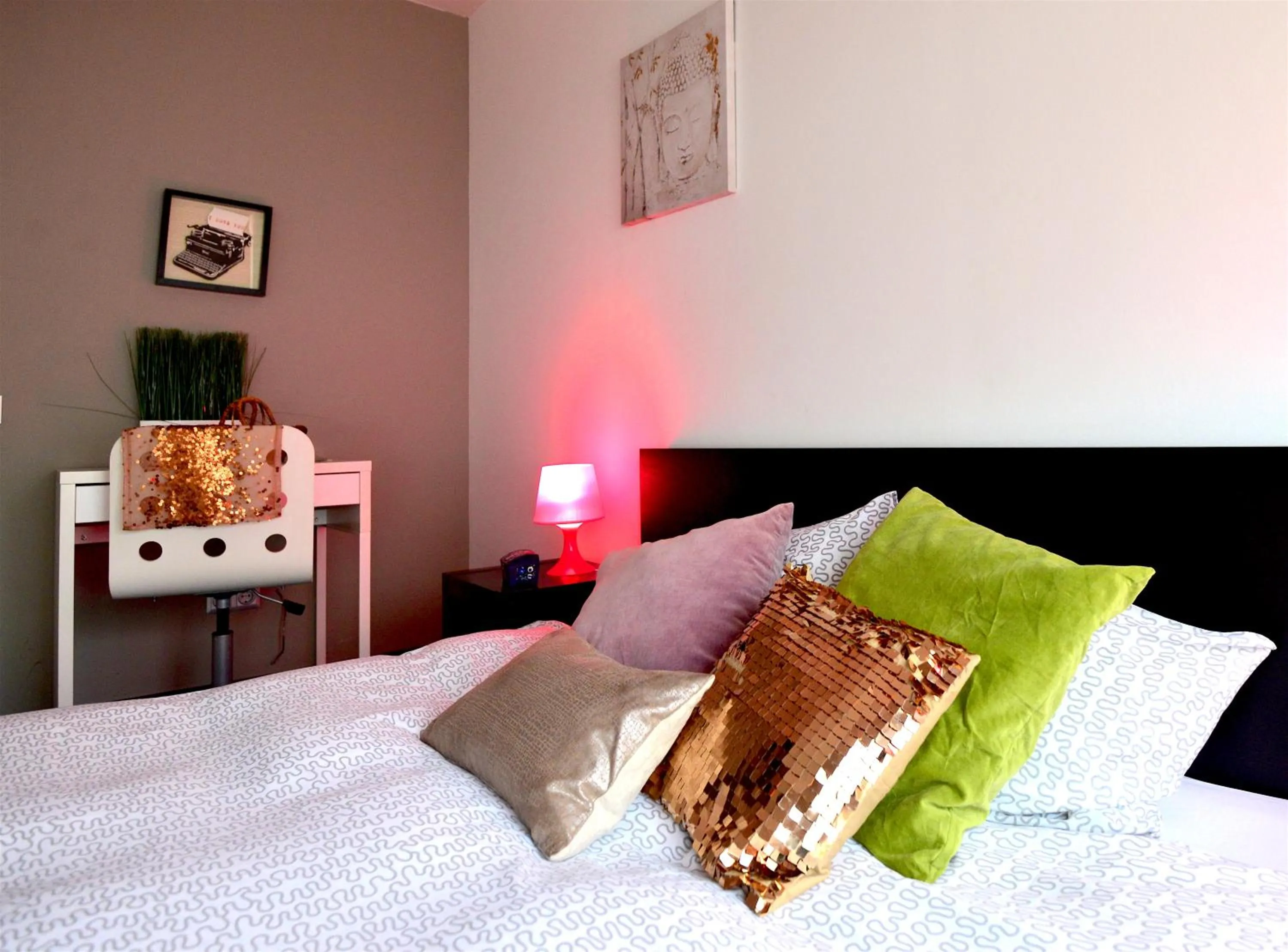 Bedroom, Bed in Hotel Biscuit