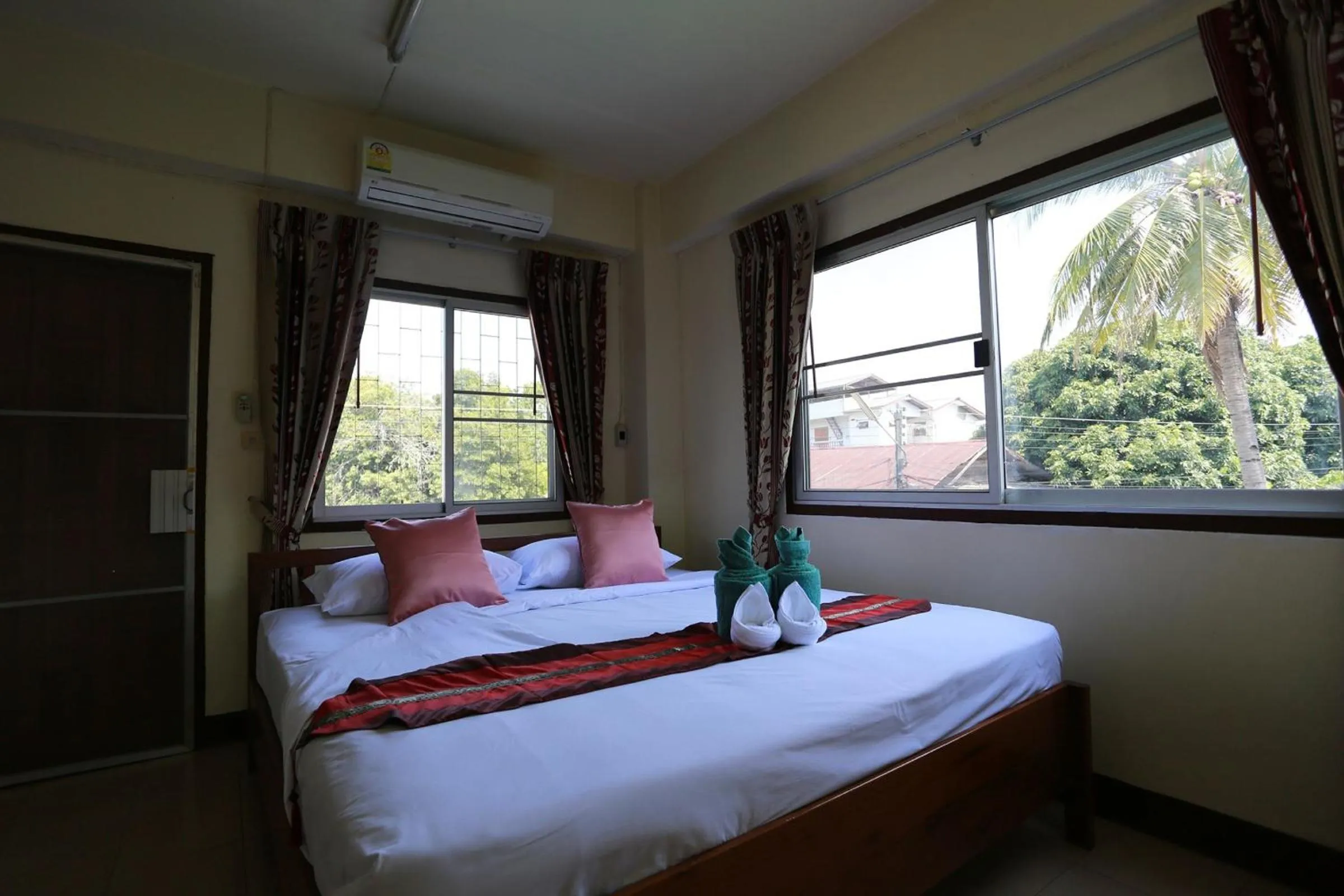 Bedroom, Bed in Saithong House