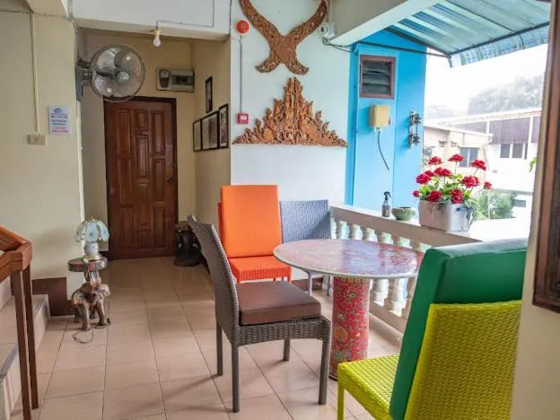 Seating area in Saithong House