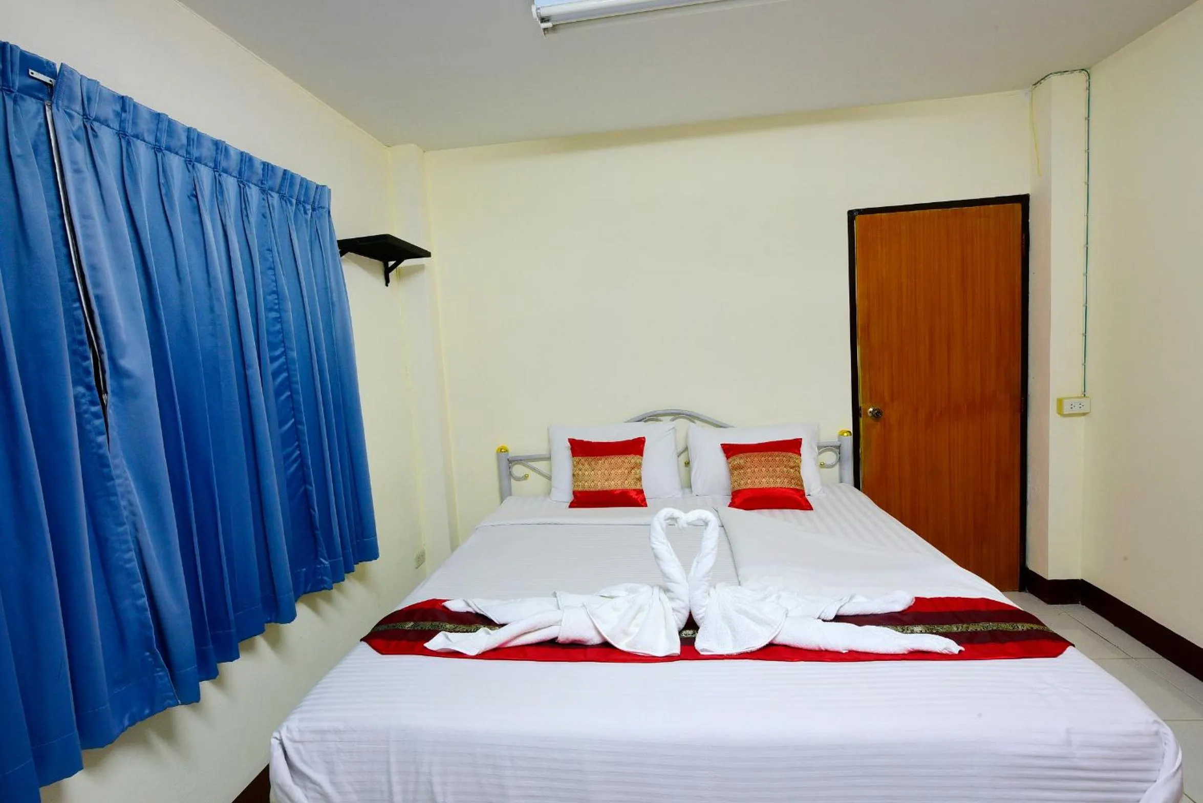 Bathroom, Bed in Saithong House