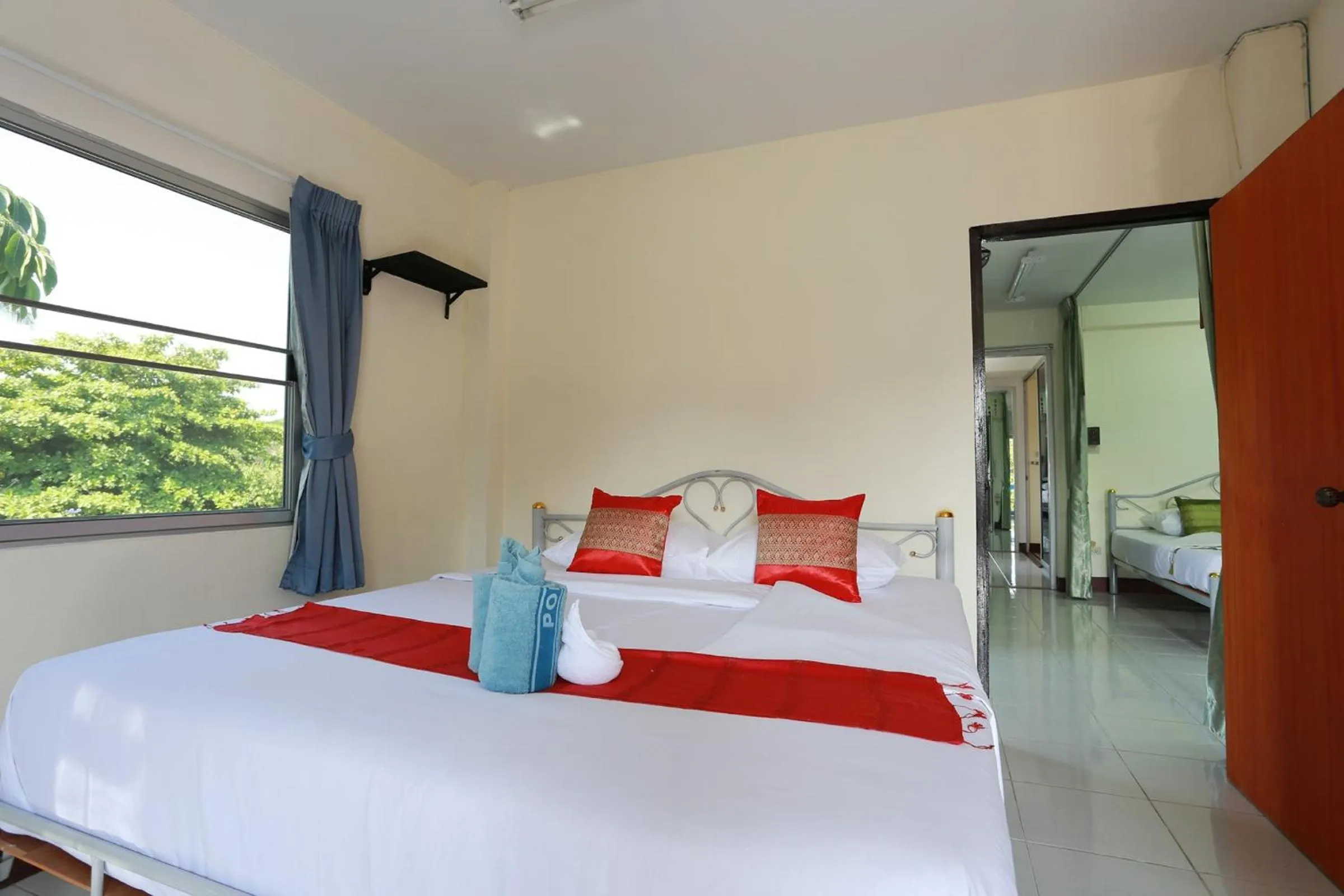 Bedroom, Bed in Saithong House