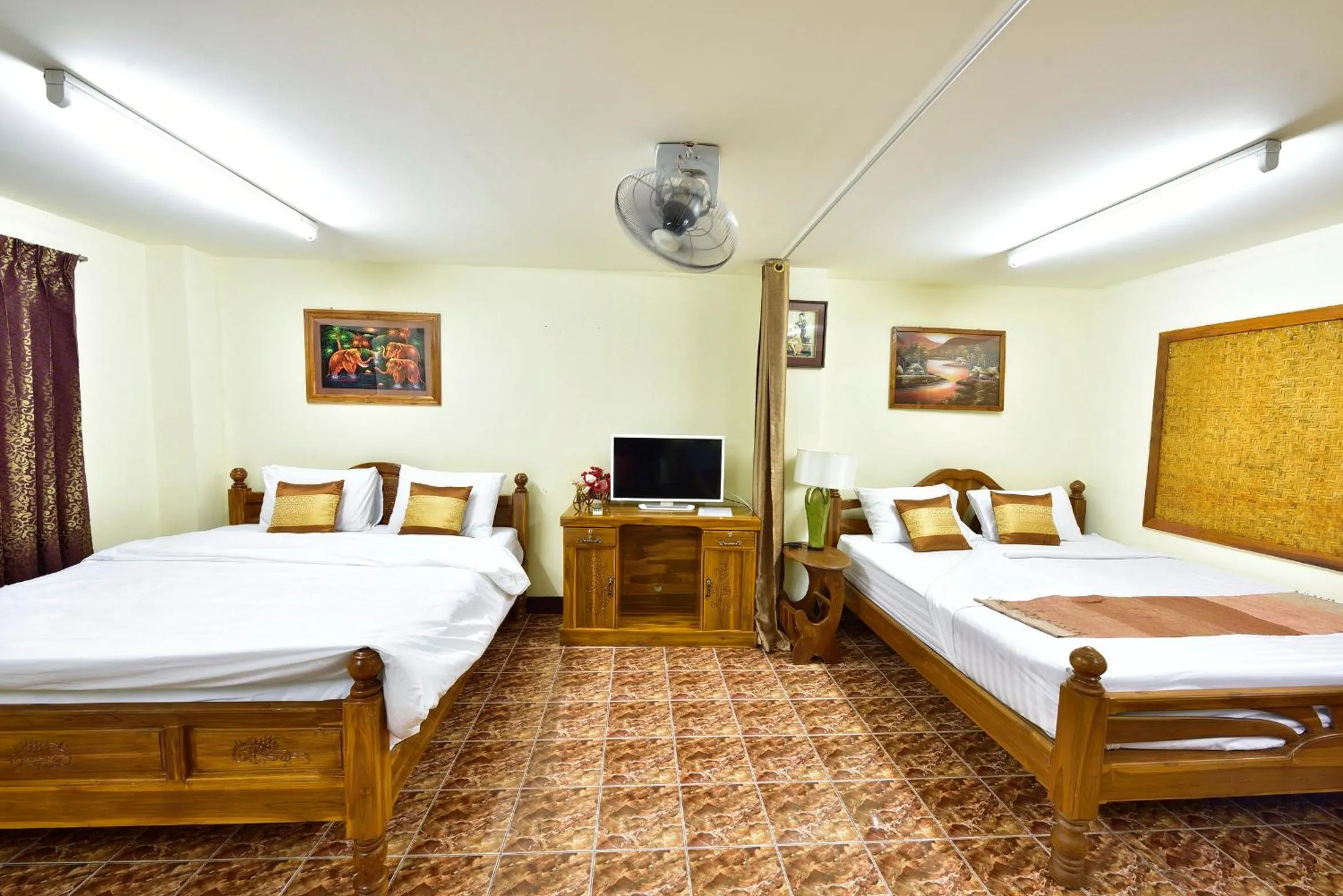 Bathroom, Bed in Saithong House