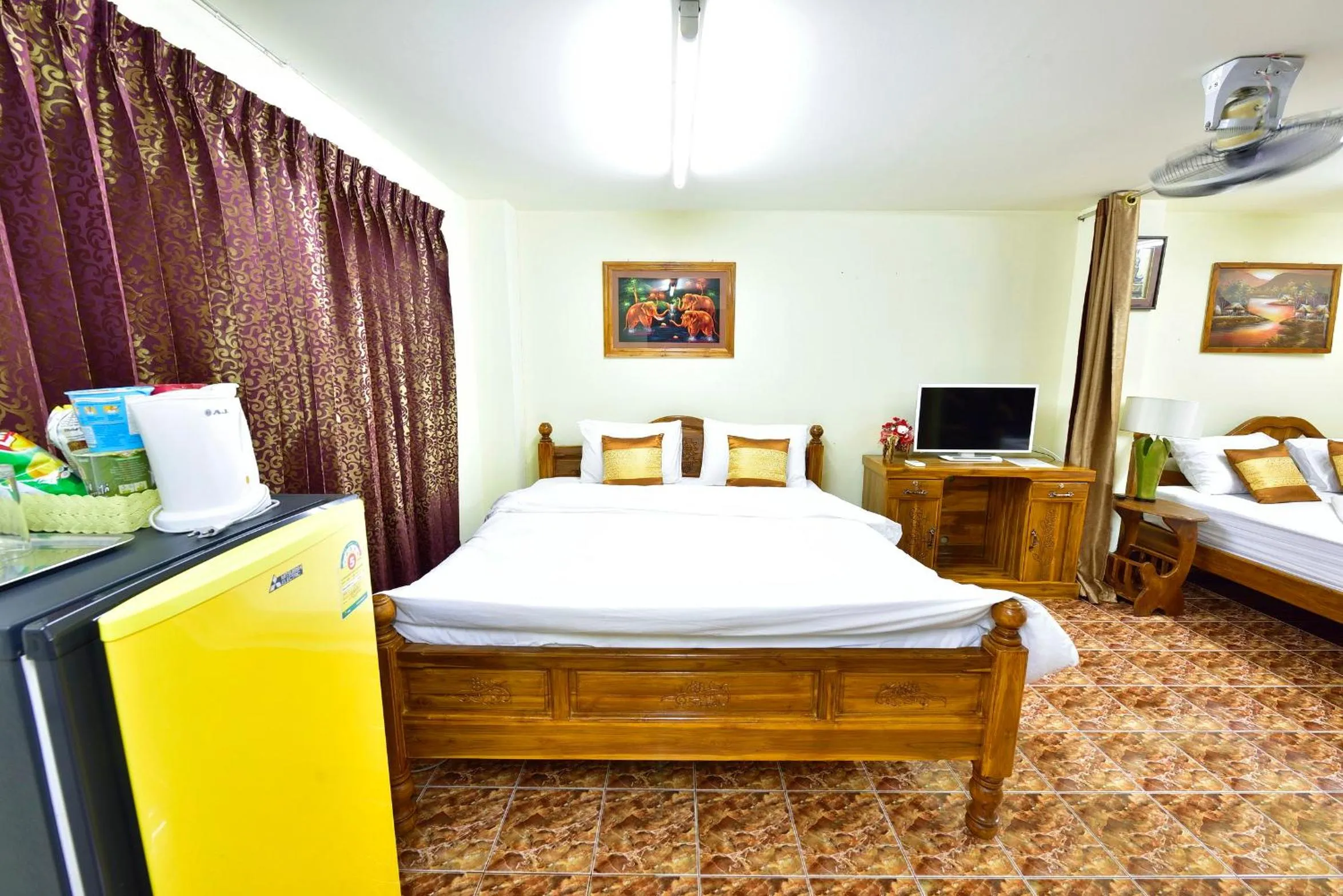 Bathroom, Bed in Saithong House