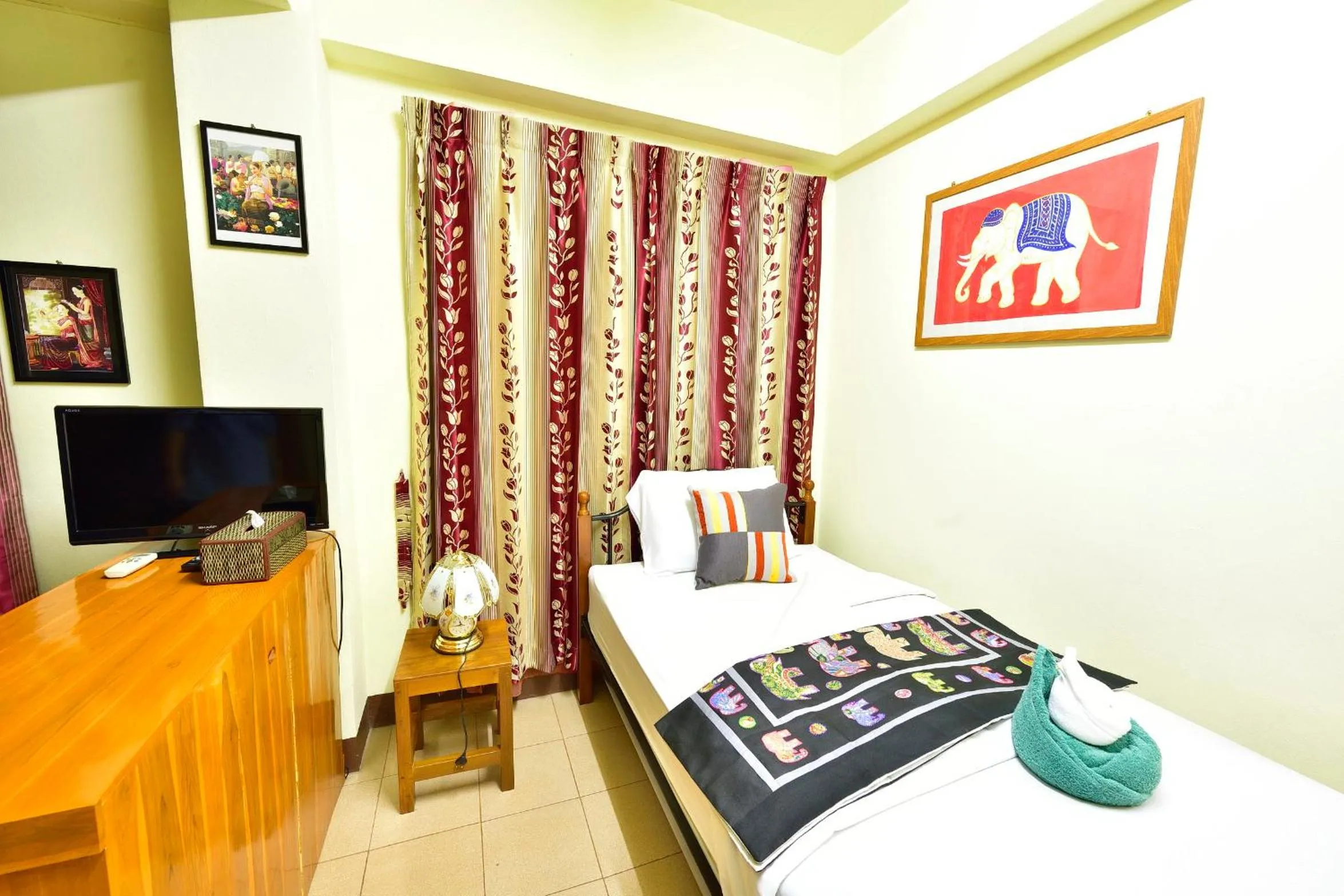 Bathroom, Bed in Saithong House