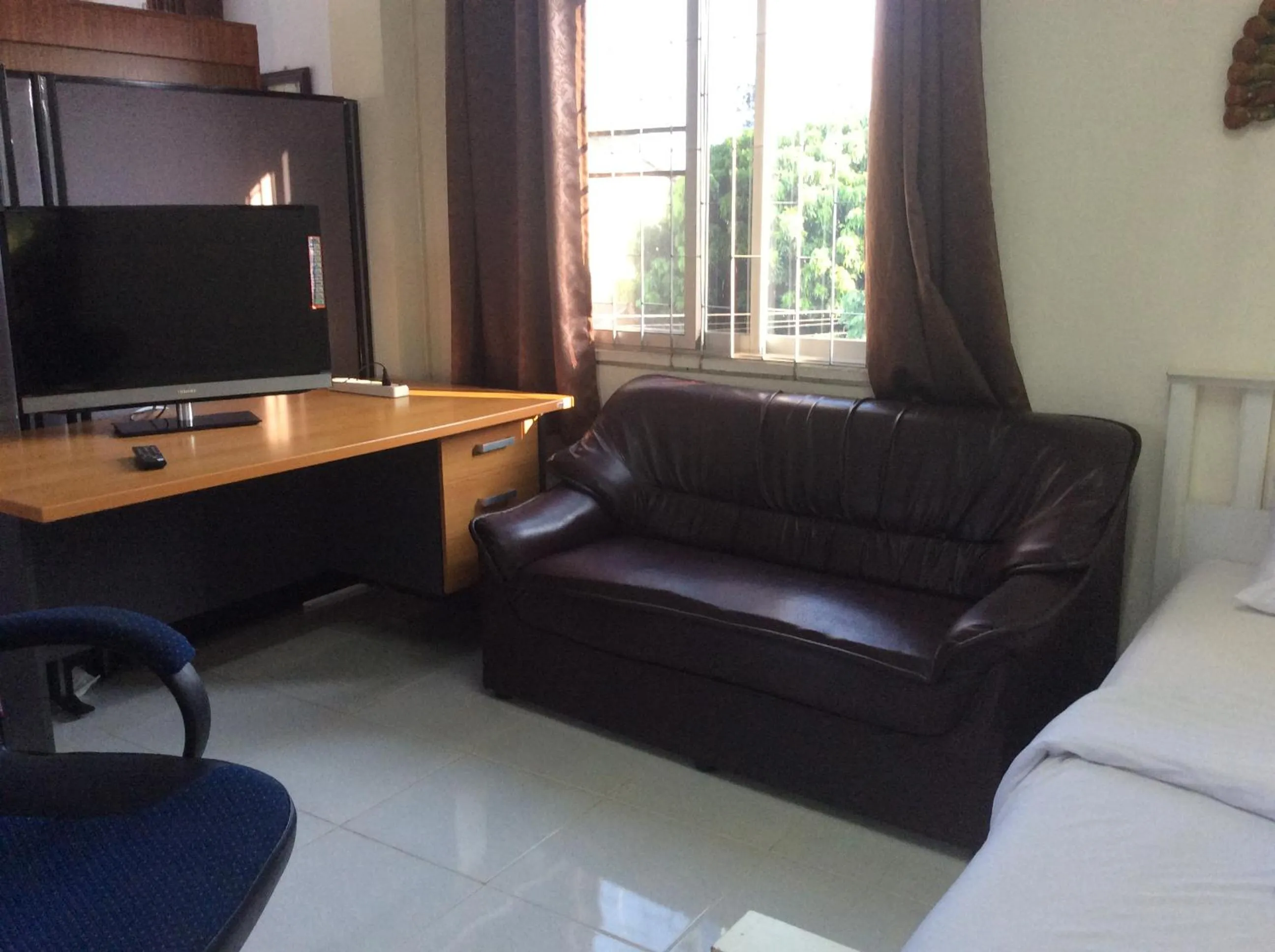 Photo of the whole room in Saithong House