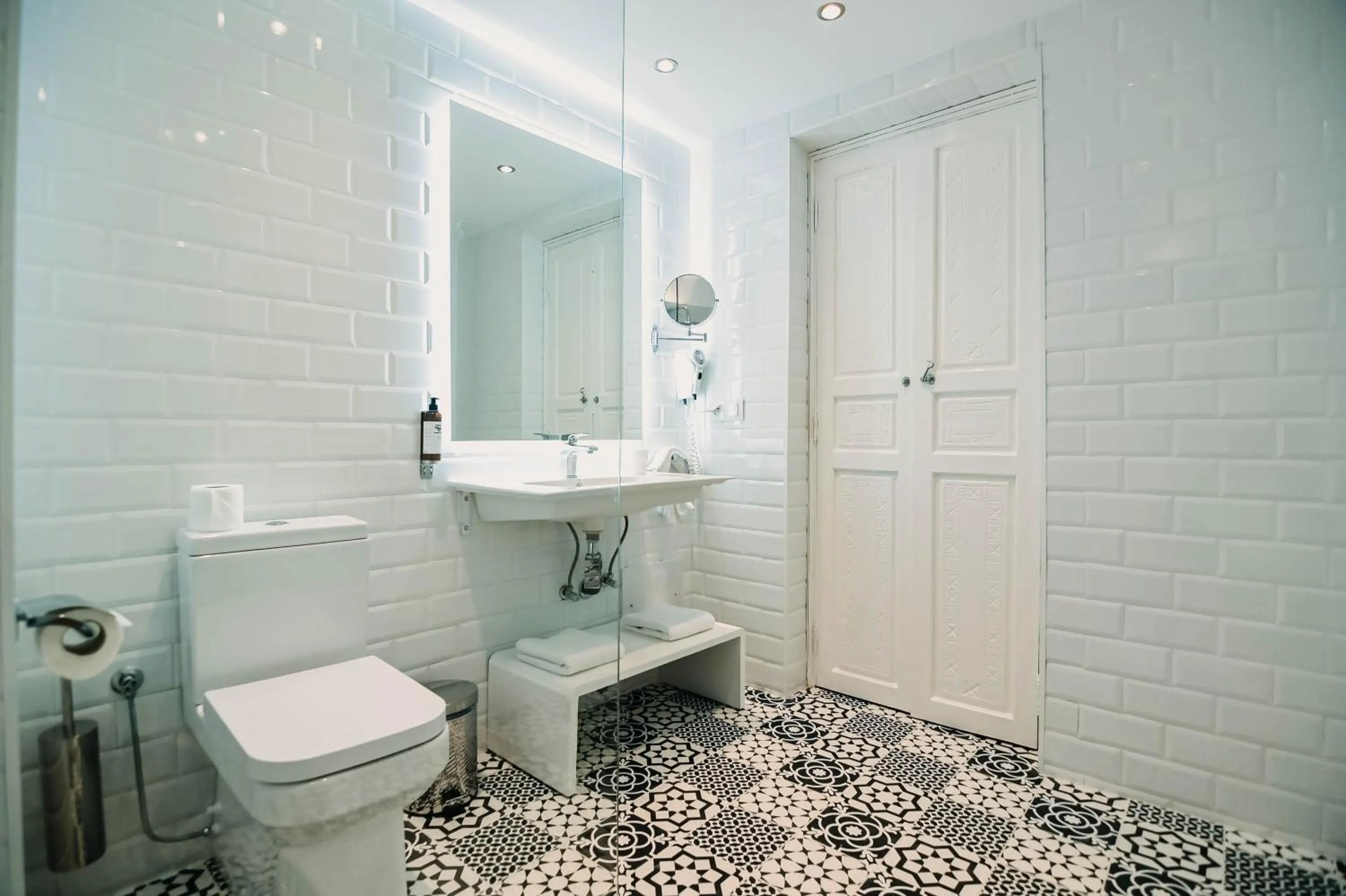 Shower in 555 Hotel Clubbing Adults Only