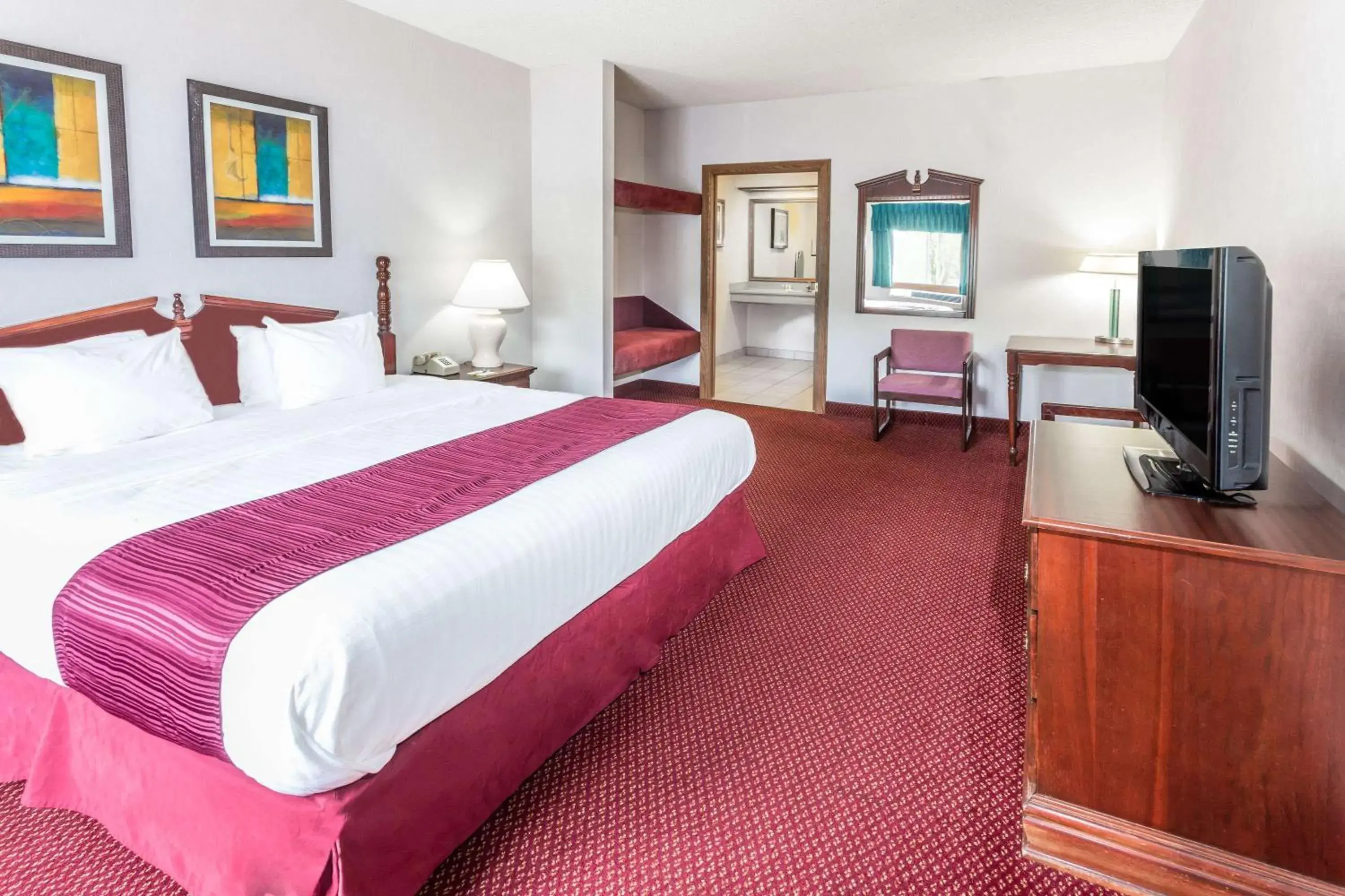 Photo of the whole room in Days Inn by Wyndham Tiffin Photo of the whole room in Days Inn by Wyndham Tiffin