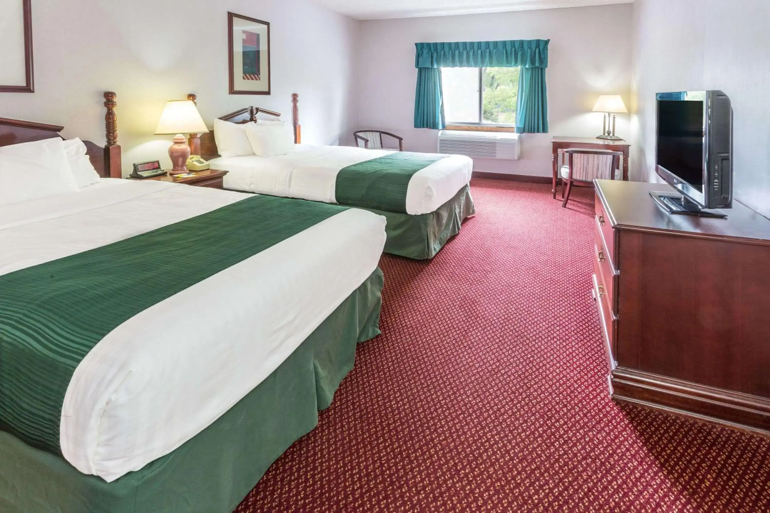 Photo of the whole room in Days Inn by Wyndham Tiffin Photo of the whole room in Days Inn by Wyndham Tiffin